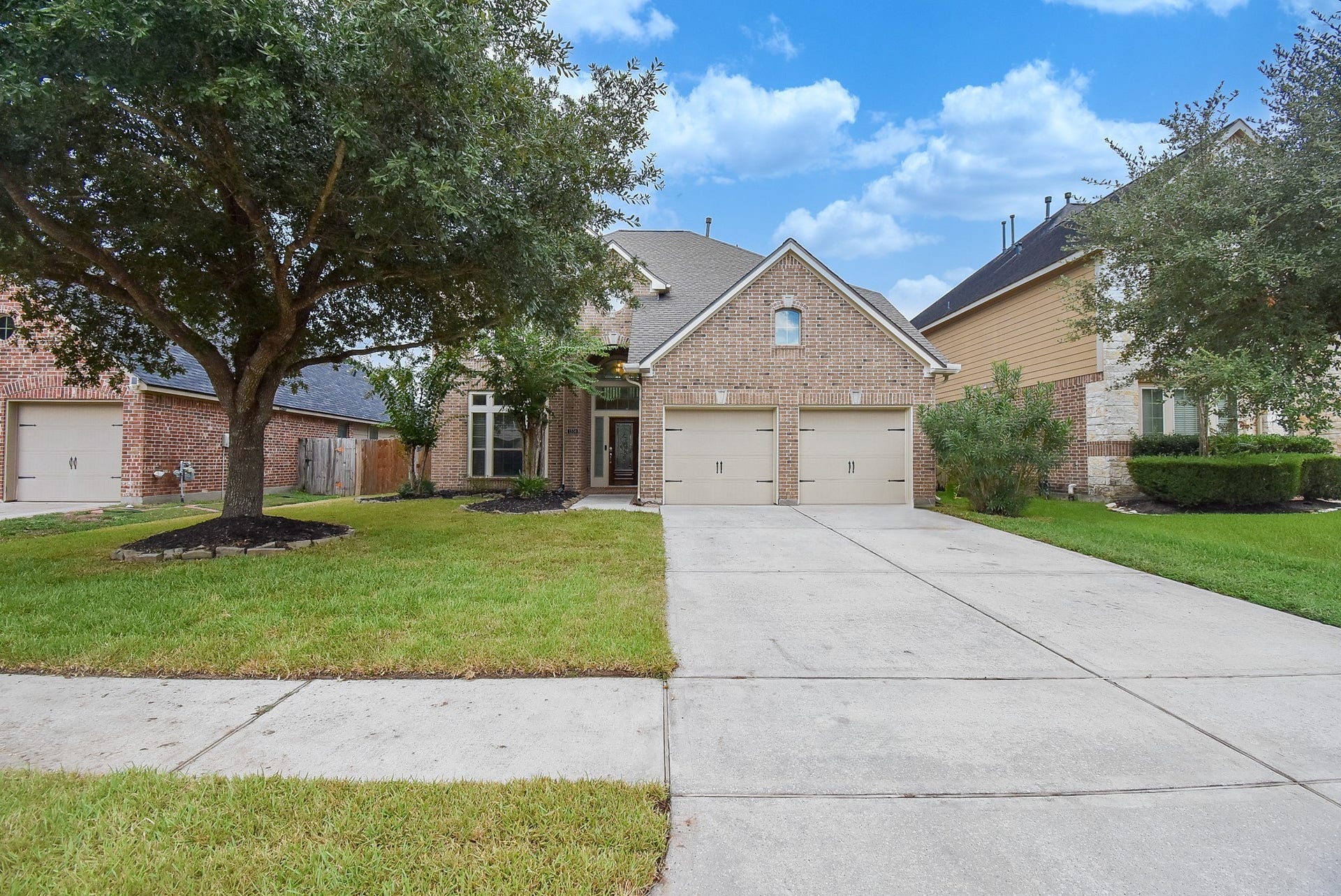 1334 Laura Hills Lane, Spring, TX 77386 Beautiful curb appeal with fresh sod and mature shade tree!