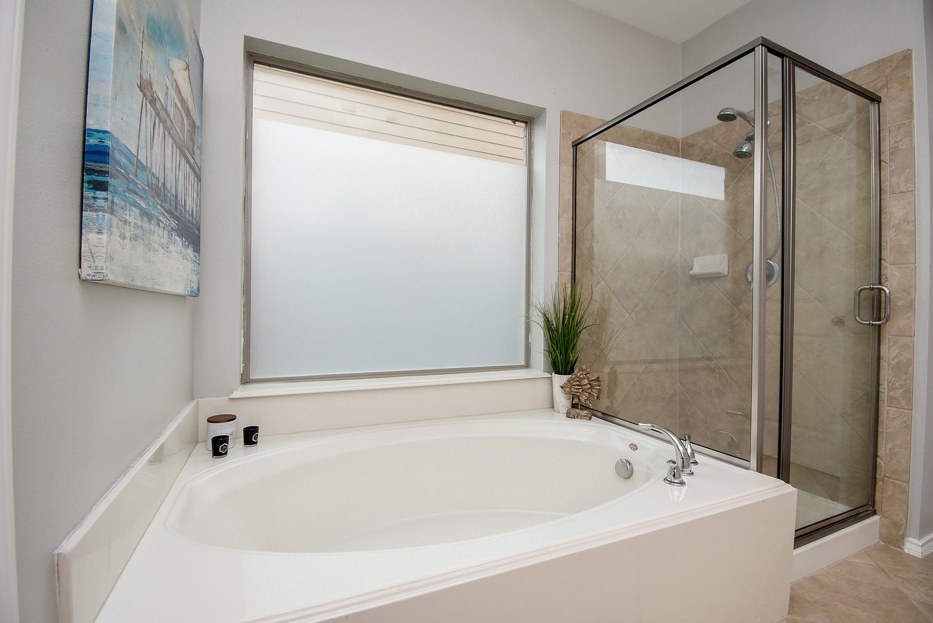 1334 Laura Hills Lane, Spring, TX 77386 Soak the stress away in this oversized garden tub!