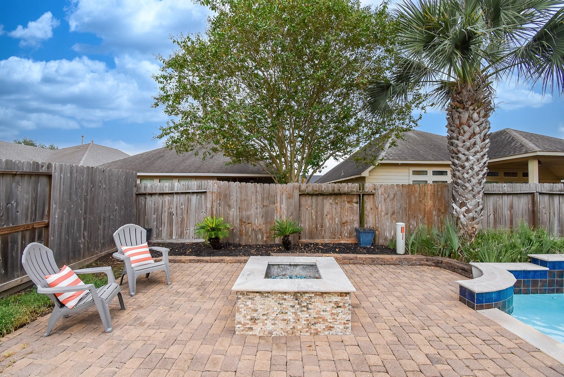 1334 Laura Hills Lane, Spring, TX 77386 Room for several more chairs!