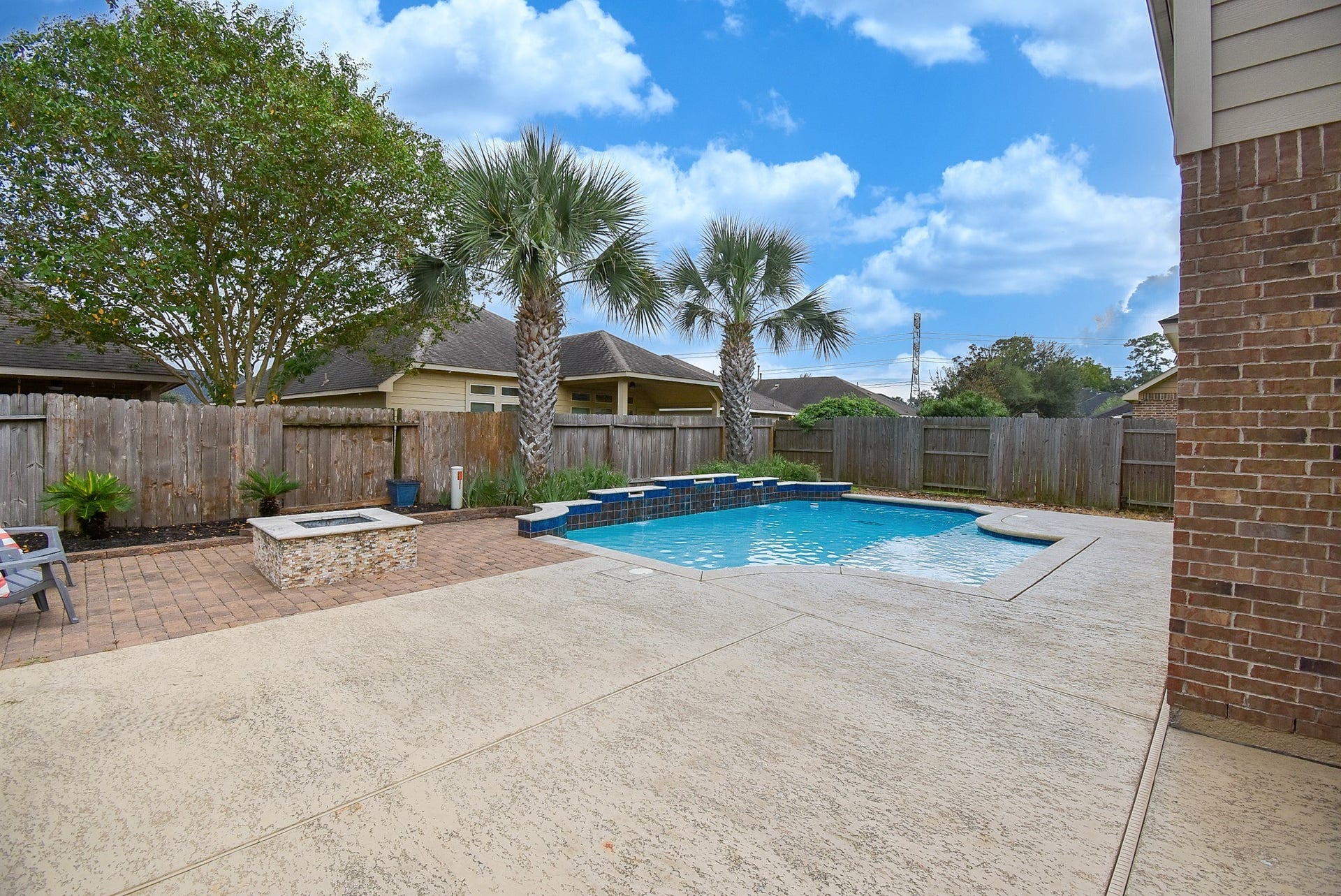 1334 Laura Hills Lane, Spring, TX 77386 This refreshing pool has water features and sounds that make relaxing sensational.