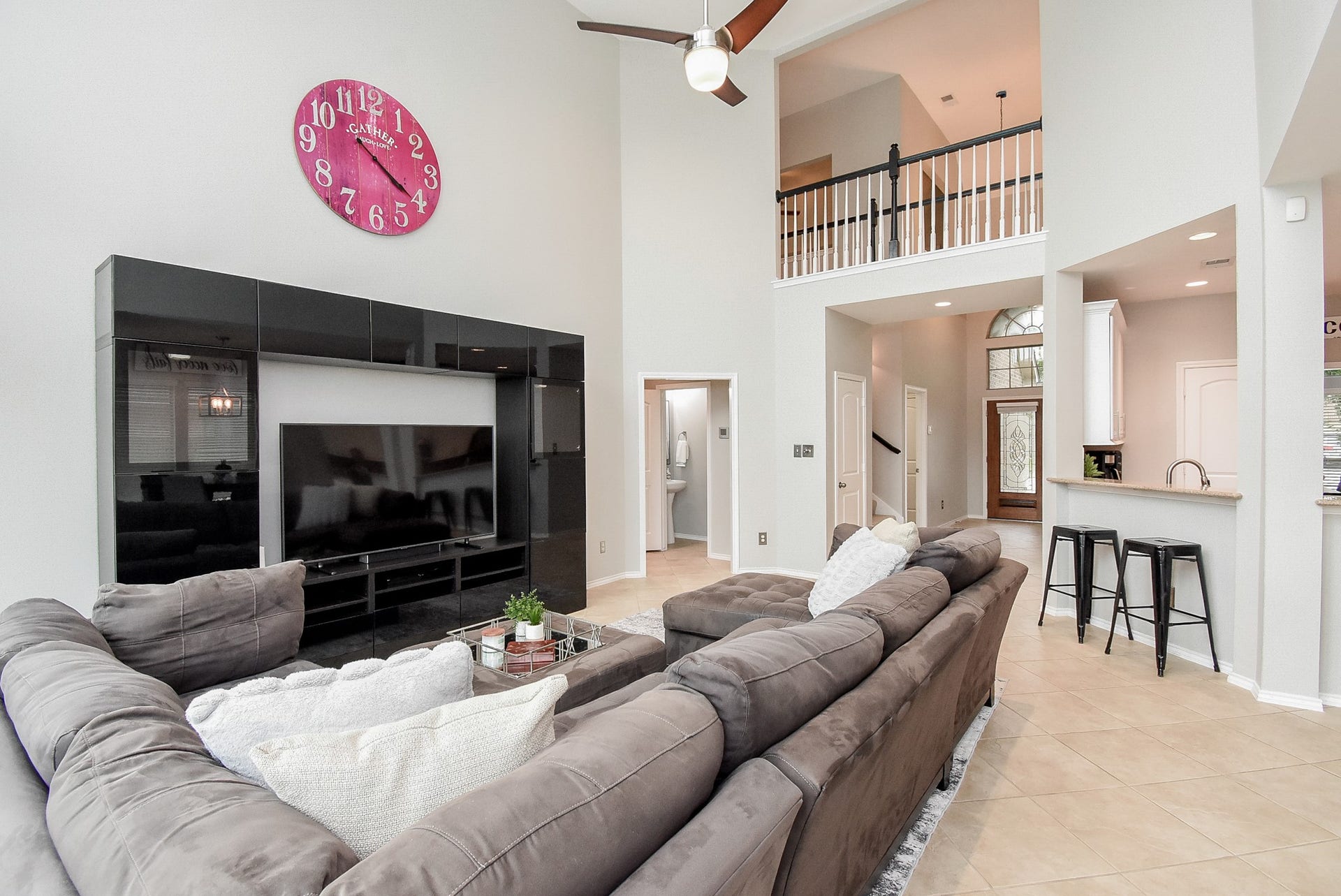 1334 Laura Hills Lane, Spring, TX 77386 High ceiling lend to an airy and comfortable anvironment.