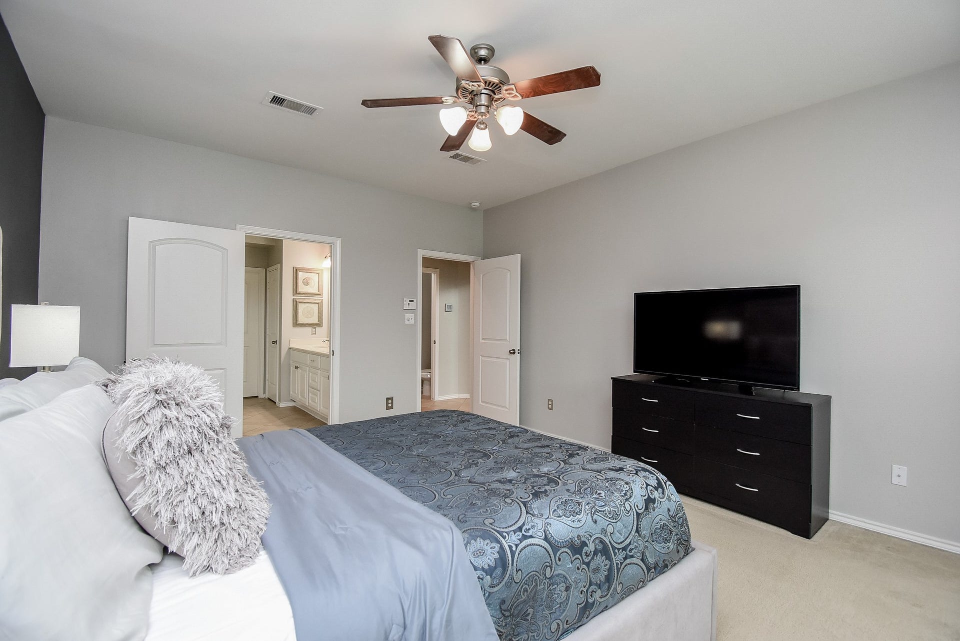 1334 Laura Hills Lane, Spring, TX 77386 This retreat has a ceiling fan!