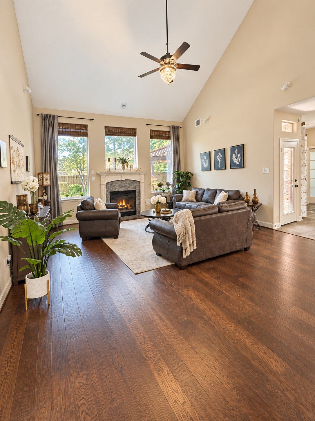 14215 Windy Crossing Lane, Humble, TX 77396 Bright and sunny family room with warm wood floors and vaulted ceilings!