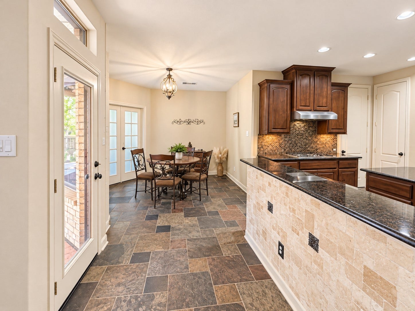 14215 Windy Crossing Lane, Humble, TX 77396 View of the breakfast room near the kitchen from the kitchen bar area.