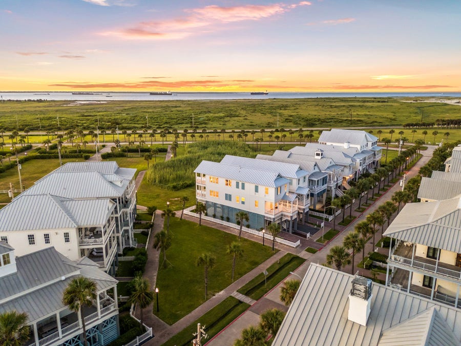 Property photo for 2602 E Seaside Drive, Galveston, TX