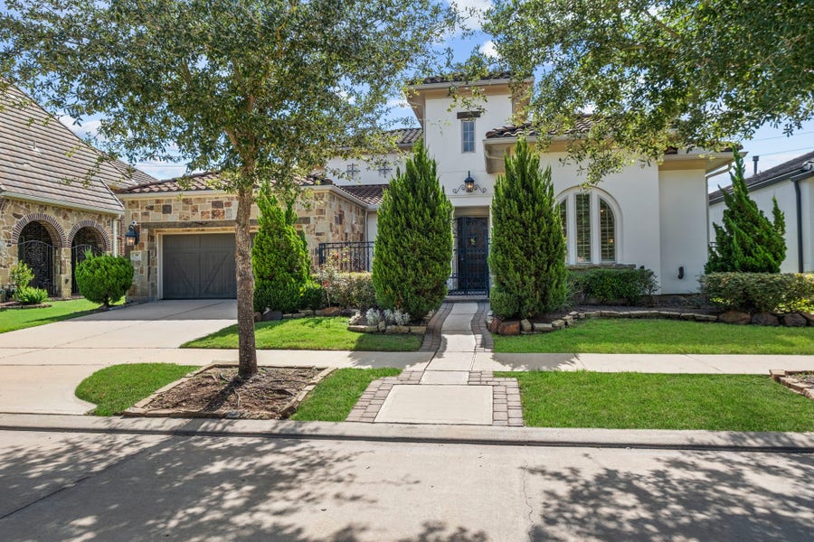 Property photo for 39 Quiet Vista Drive, Sugar Land, TX
