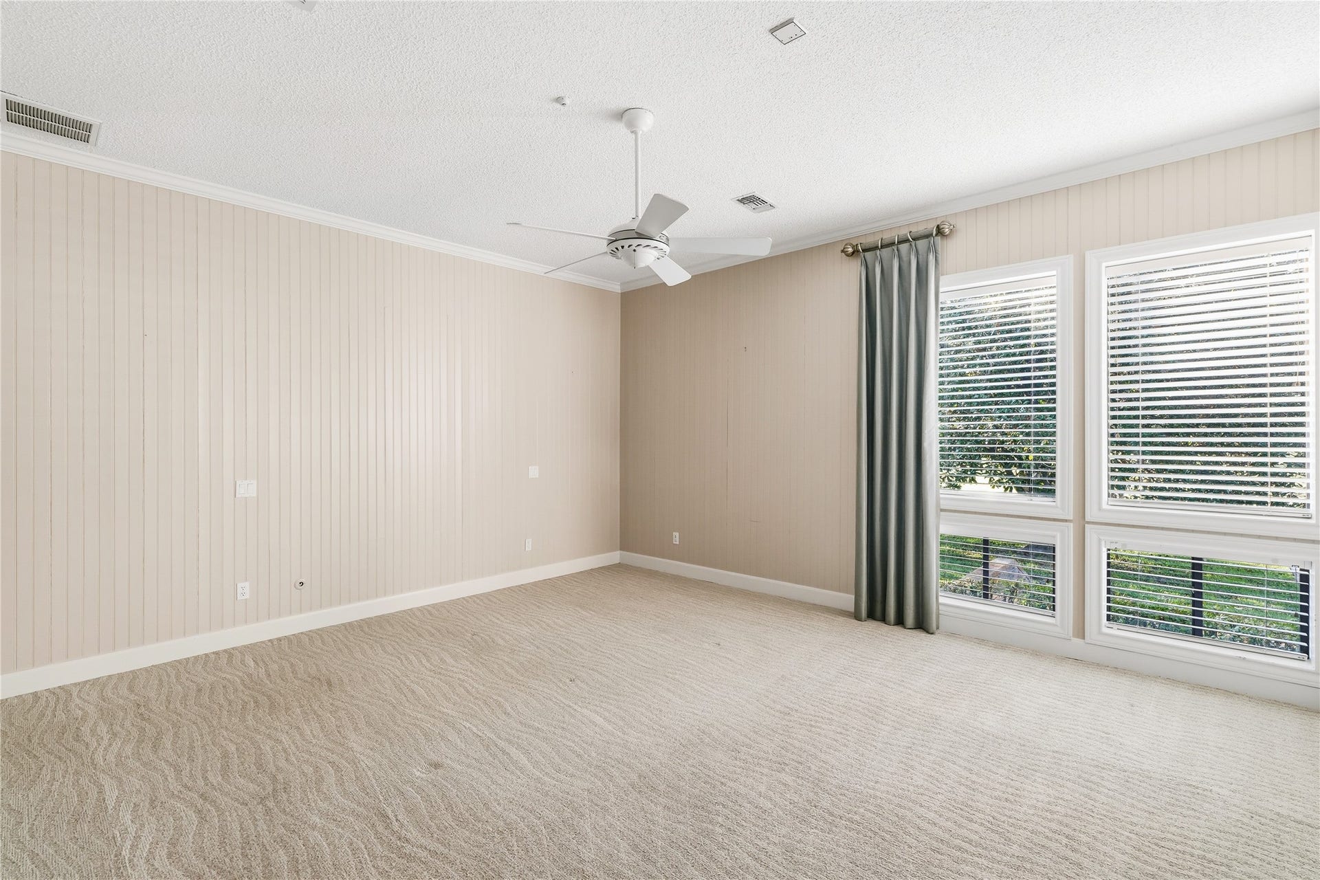 218 Bella Vista Drive, Richmond, TX 77406 Primary bedroom overlooking the pool