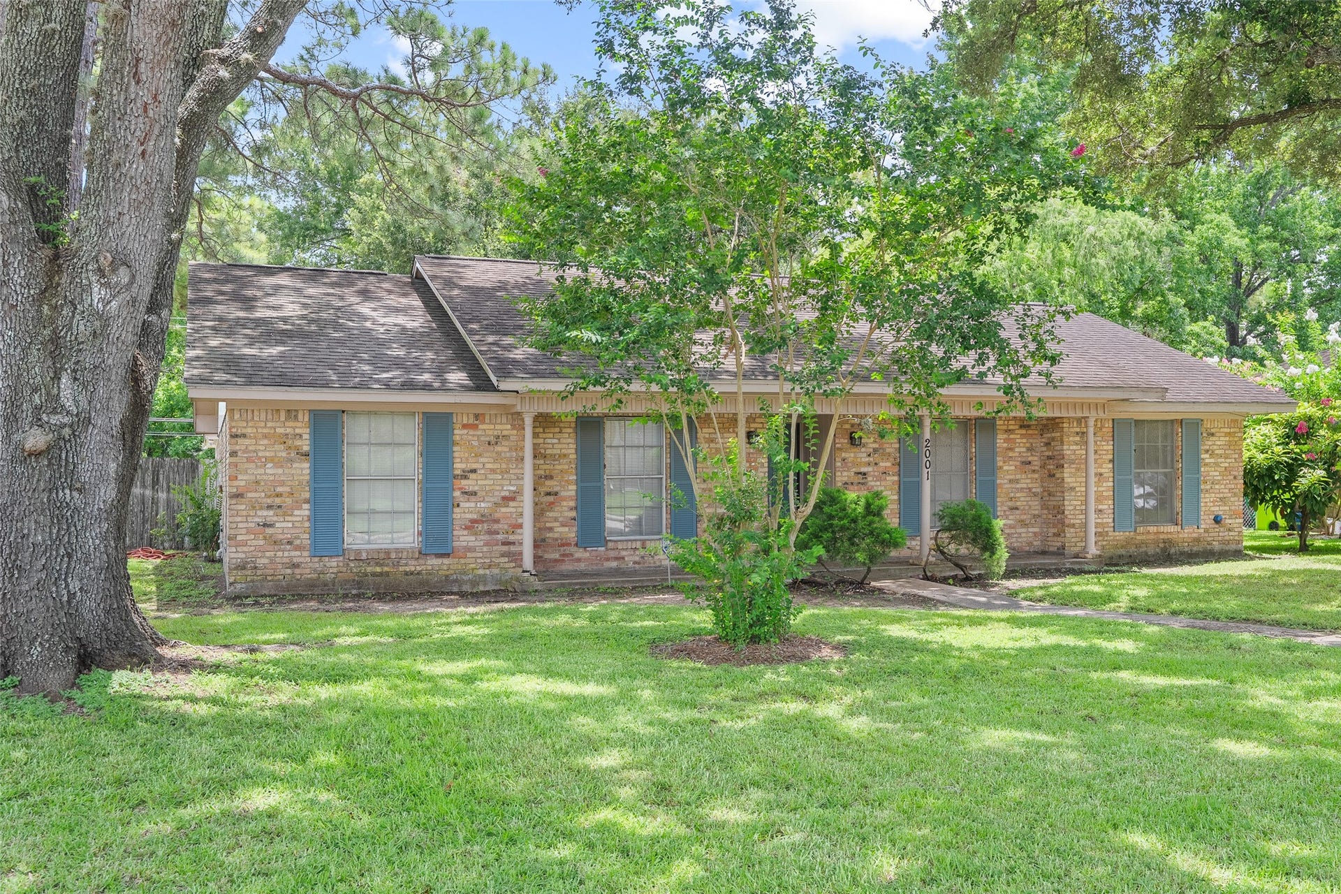 2001 Lamar Drive, Richmond, TX 77469 Unlock the possibilities! Whether you're searching for your next fix-and-flip, a cash-flowing rental, a successful Airbnb, or a home to renovate into your dream space, this property is full of opportunity.