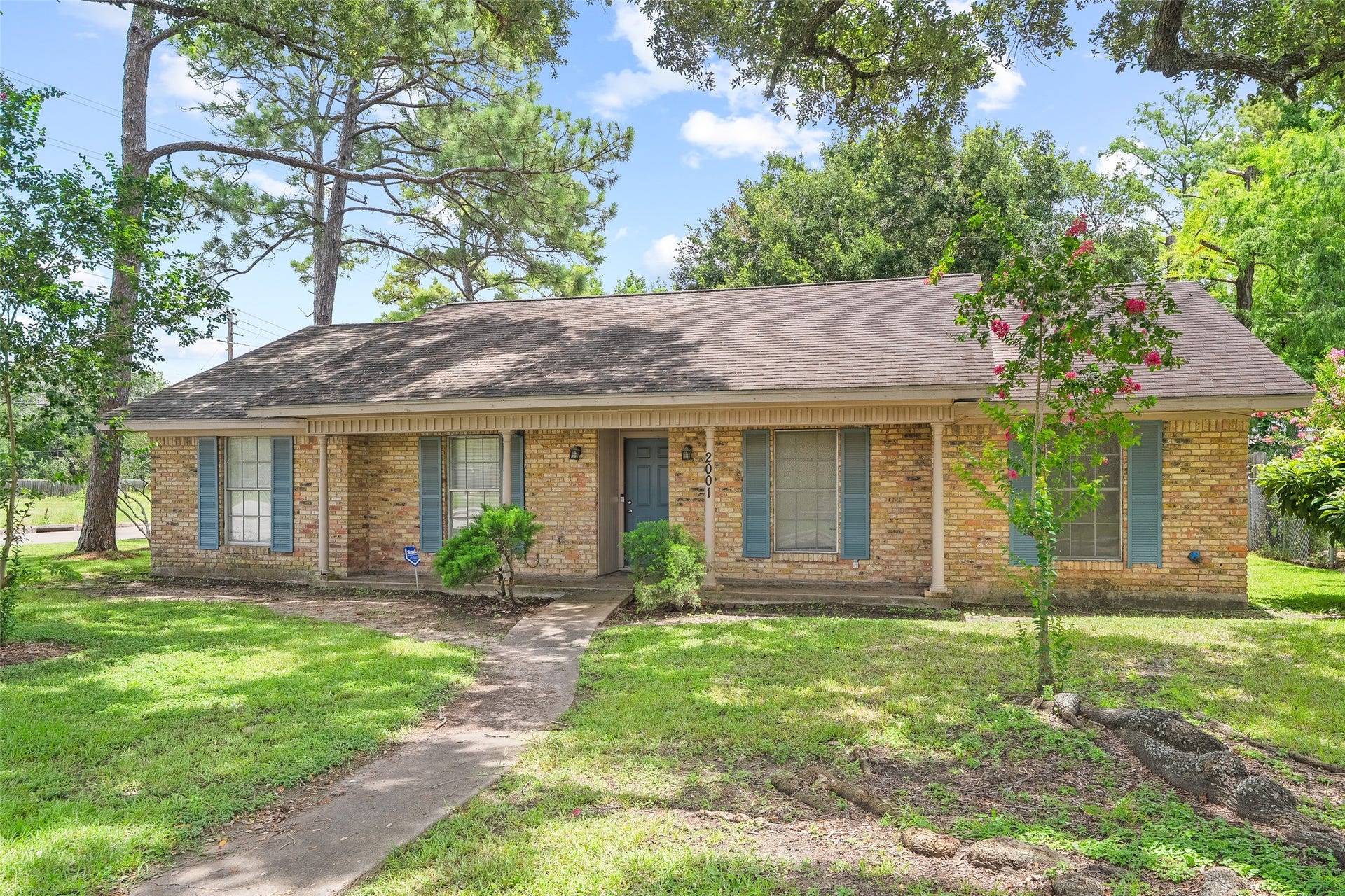 2001 Lamar Drive, Richmond, TX 77469 Great investment opportunity! This 3-bedroom, 2-bathroom home offers endless potential for investors or buyers looking to add their personal touch.