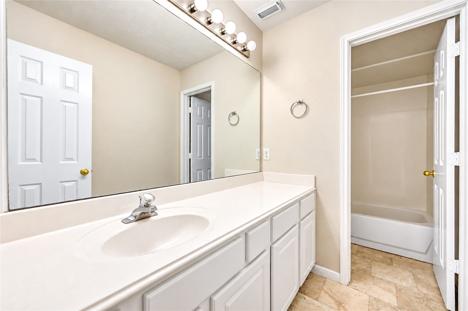 1526 Rogers Lake Lane, Richmond, TX 77407