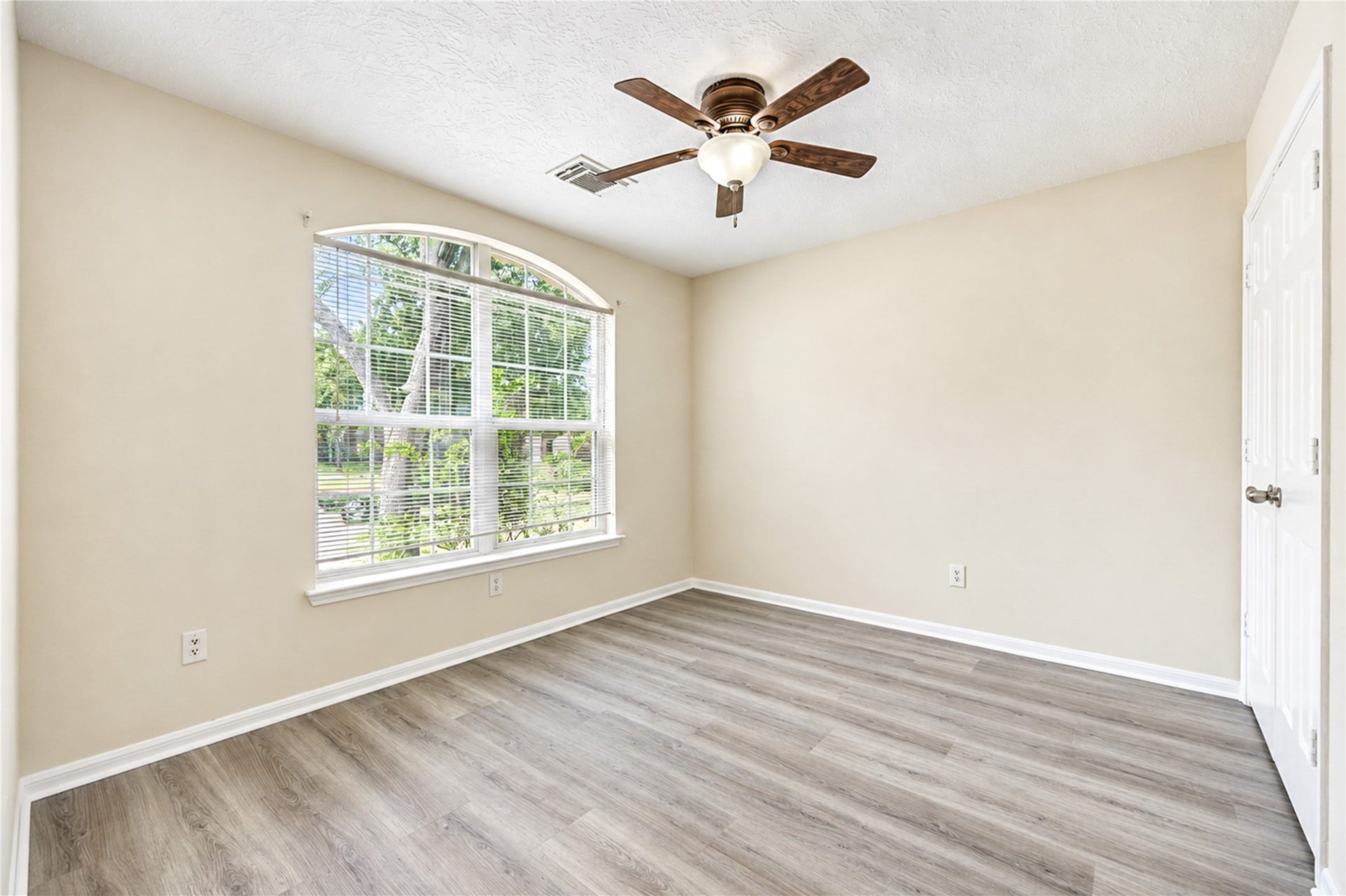 1526 Rogers Lake Lane, Richmond, TX 77407