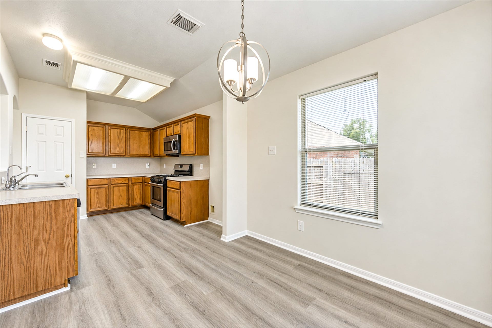 1526 Rogers Lake Lane, Richmond, TX 77407