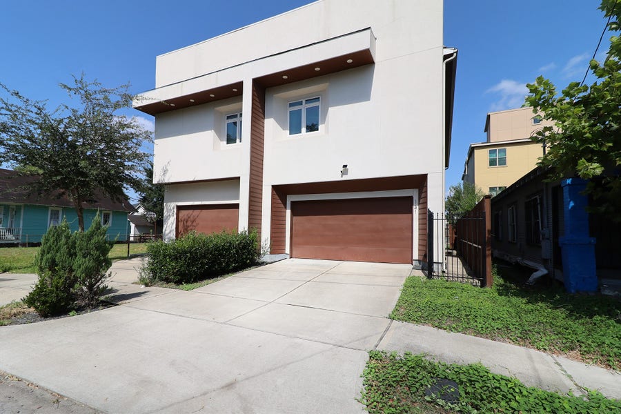 Property photo for 131 N Kendall Street, Houston, TX