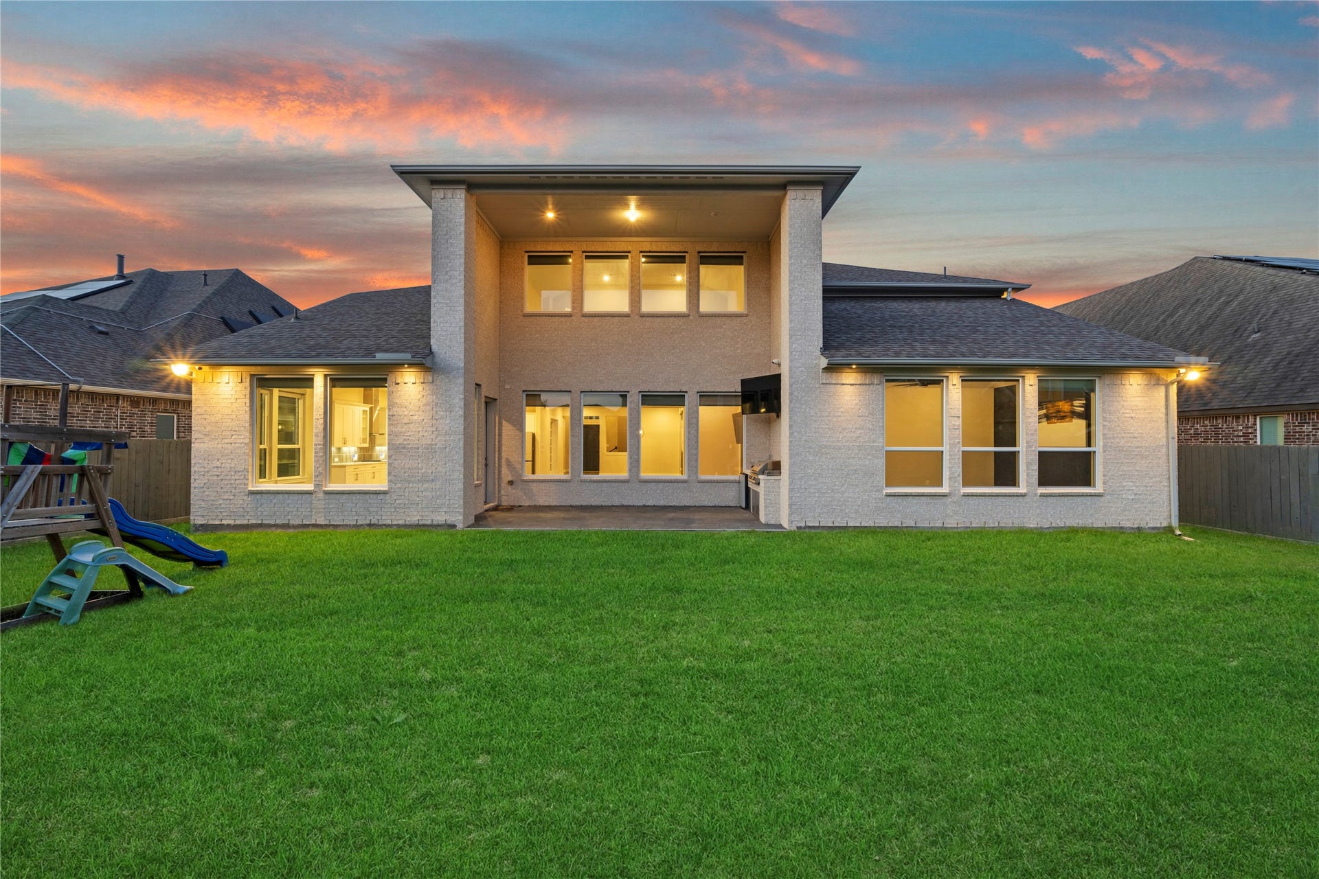11 Victorian Run, Sugar Land, TX 77498 A stunning modern retreat designed for comfort, style, and unforgettable evenings.