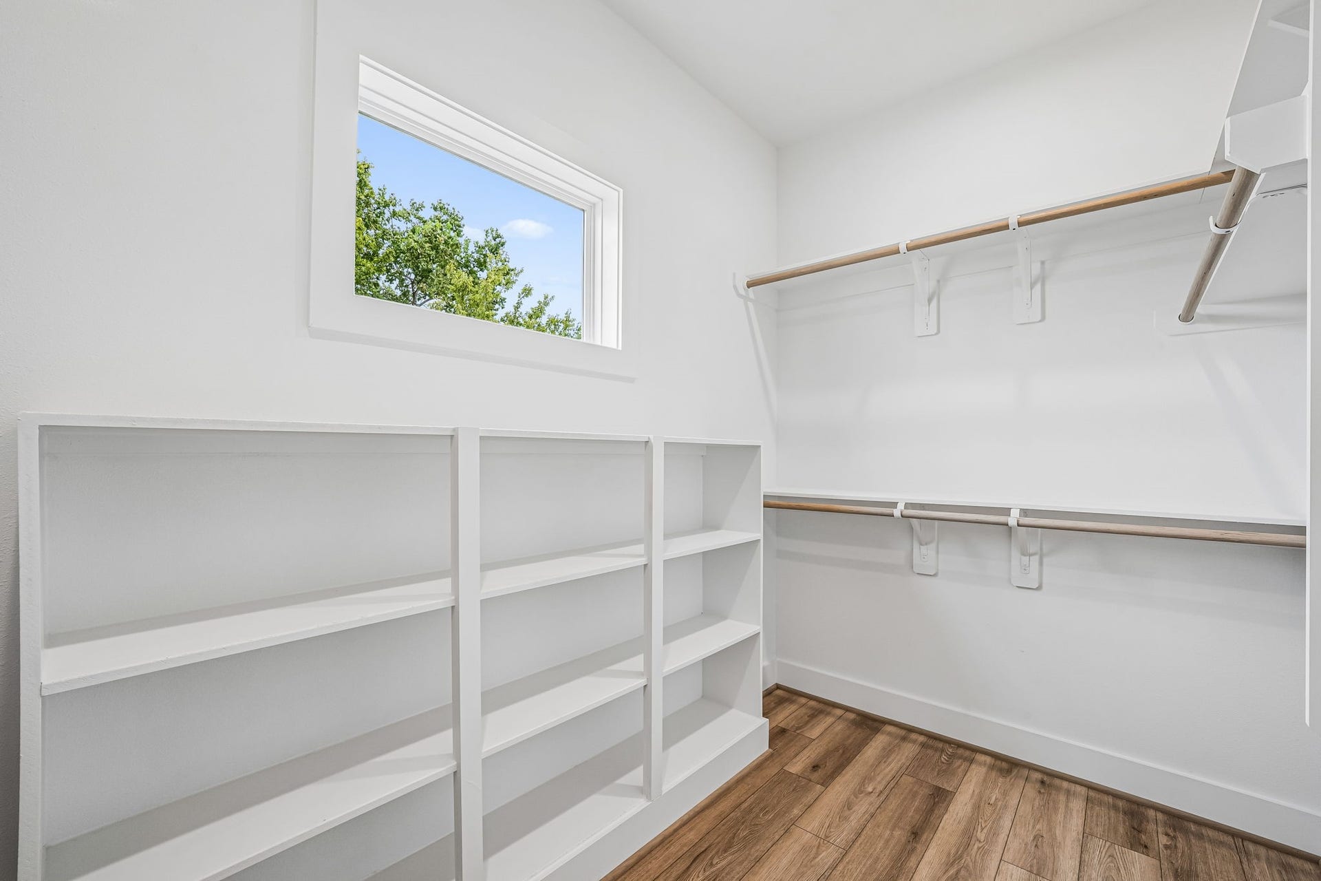 6415 Goforth Street, Houston, TX 77021 Primary Bedroom has his and her closet. Both with built-ins.