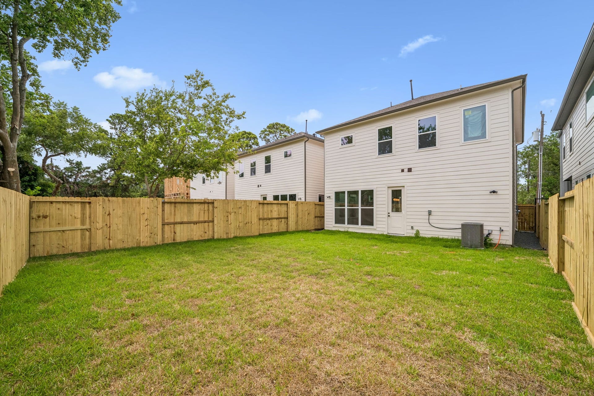6415 Goforth Street, Houston, TX 77021 Huge back yard. Space to build extended patio for outdoor living.