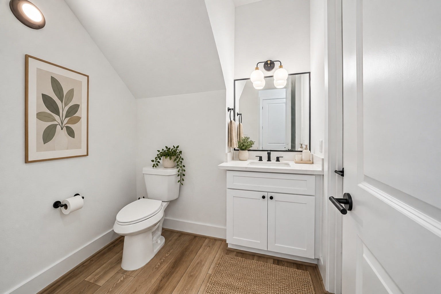 6415 Goforth Street, Houston, TX 77021 Convenient half bath on 1st floor. Virtual staged.