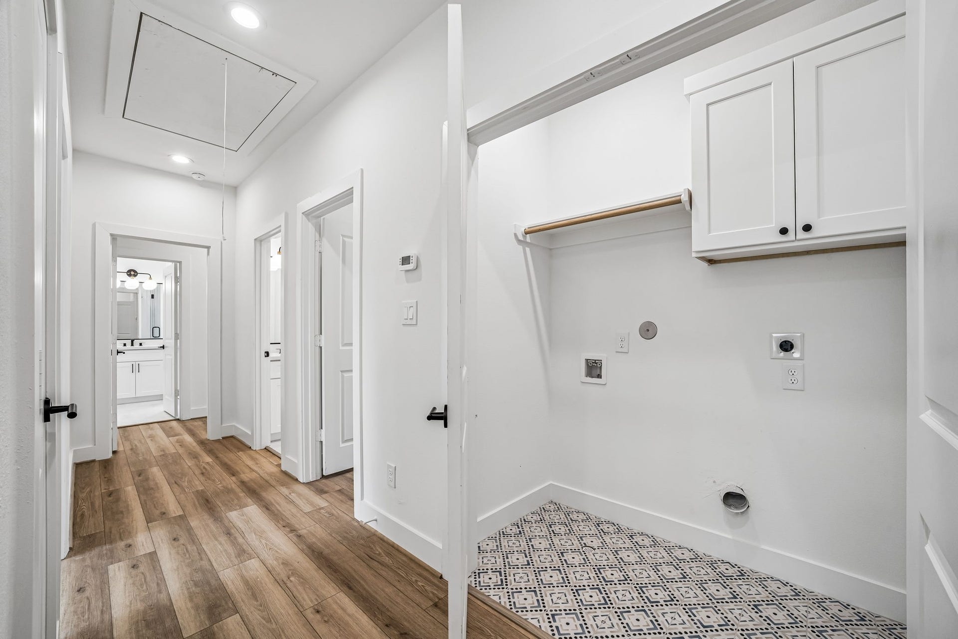 6415 Goforth Street, Houston, TX 77021 Laundry Room with accent tile and built in cabinets.