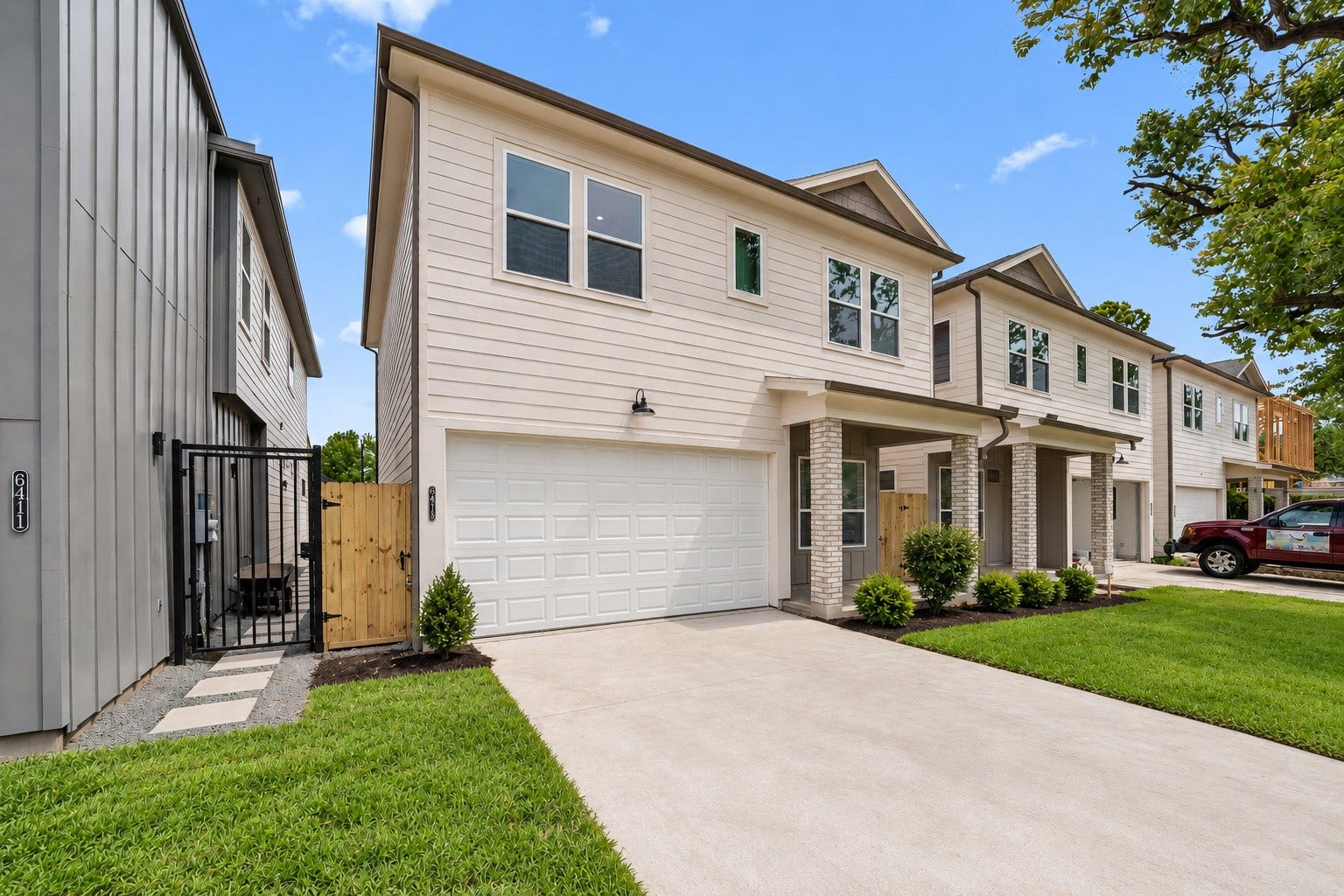 6415 Goforth Street, Houston, TX 77021 All units have private driveway.