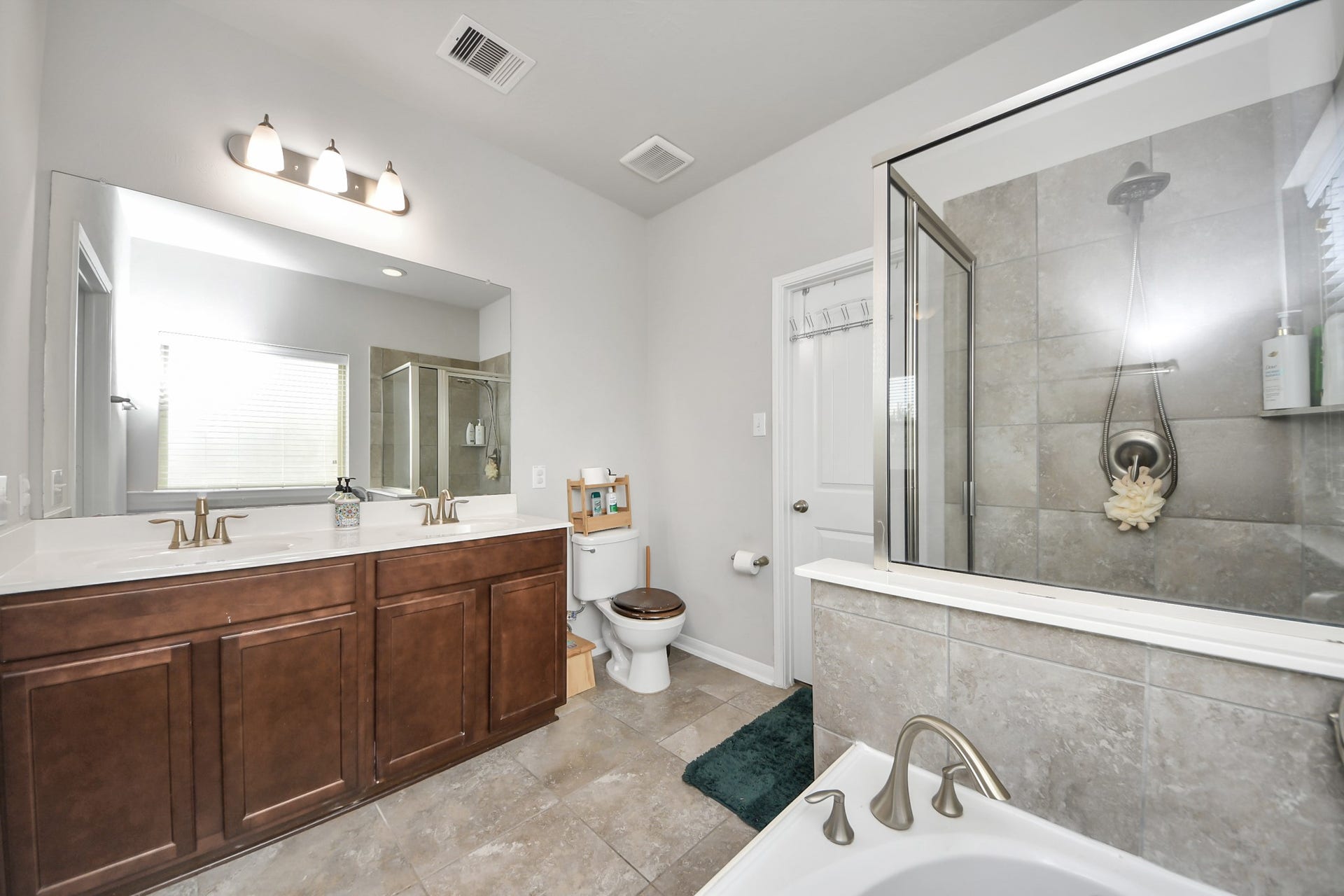 8103 Aleppo Pine Lane, Cypress, TX 77433 Primary bathroom