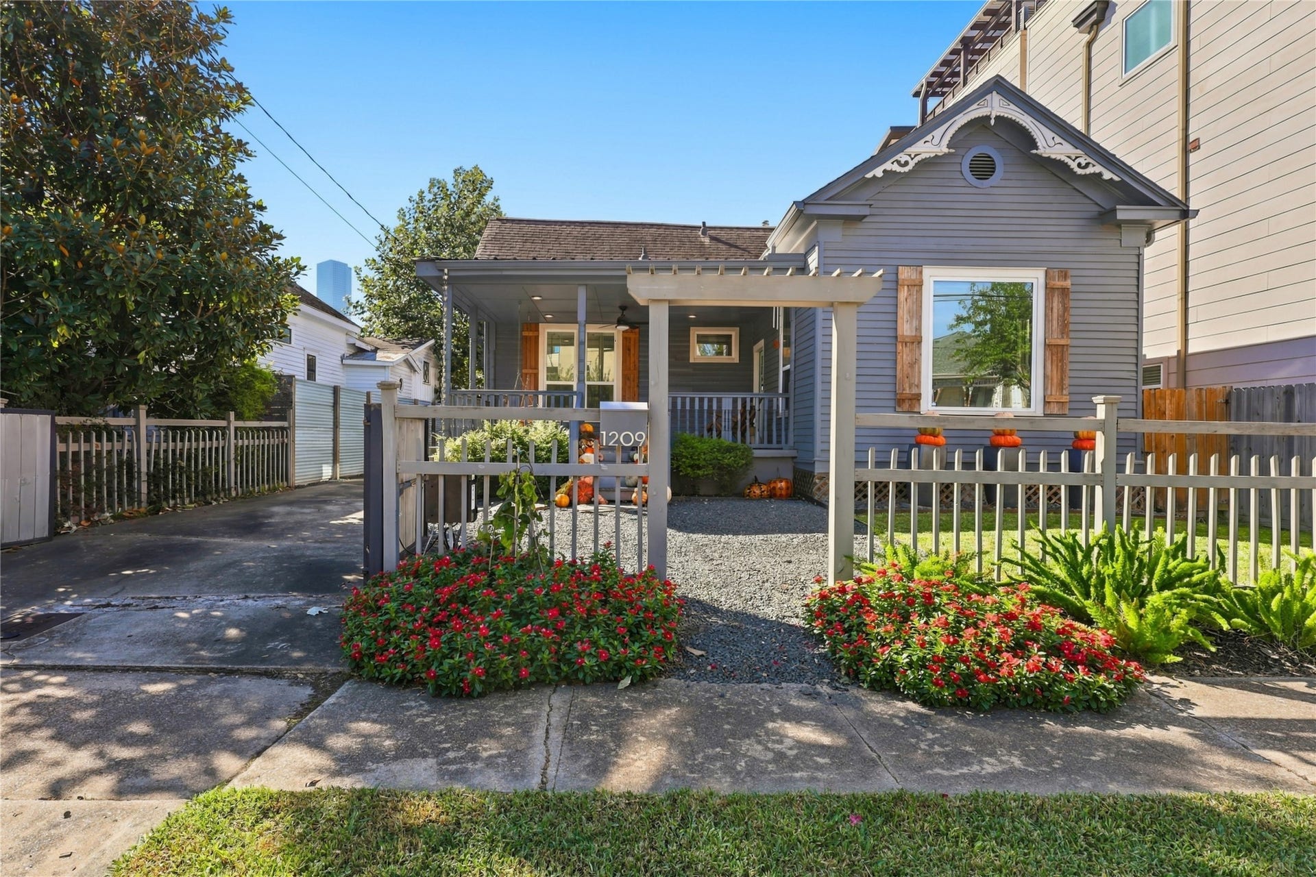 1209 Edwards Street, Houston, TX 77007 1209 Edwards Street, Houston, TX 77007