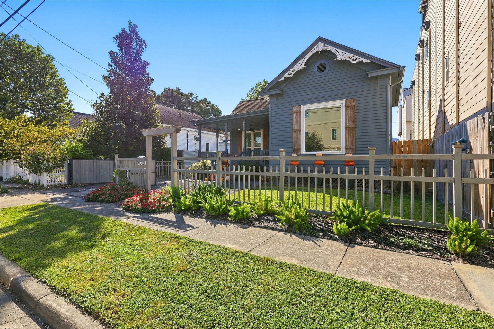 1209 Edwards Street, Houston, TX 77007 1209 Edwards Street, Houston, TX 77007