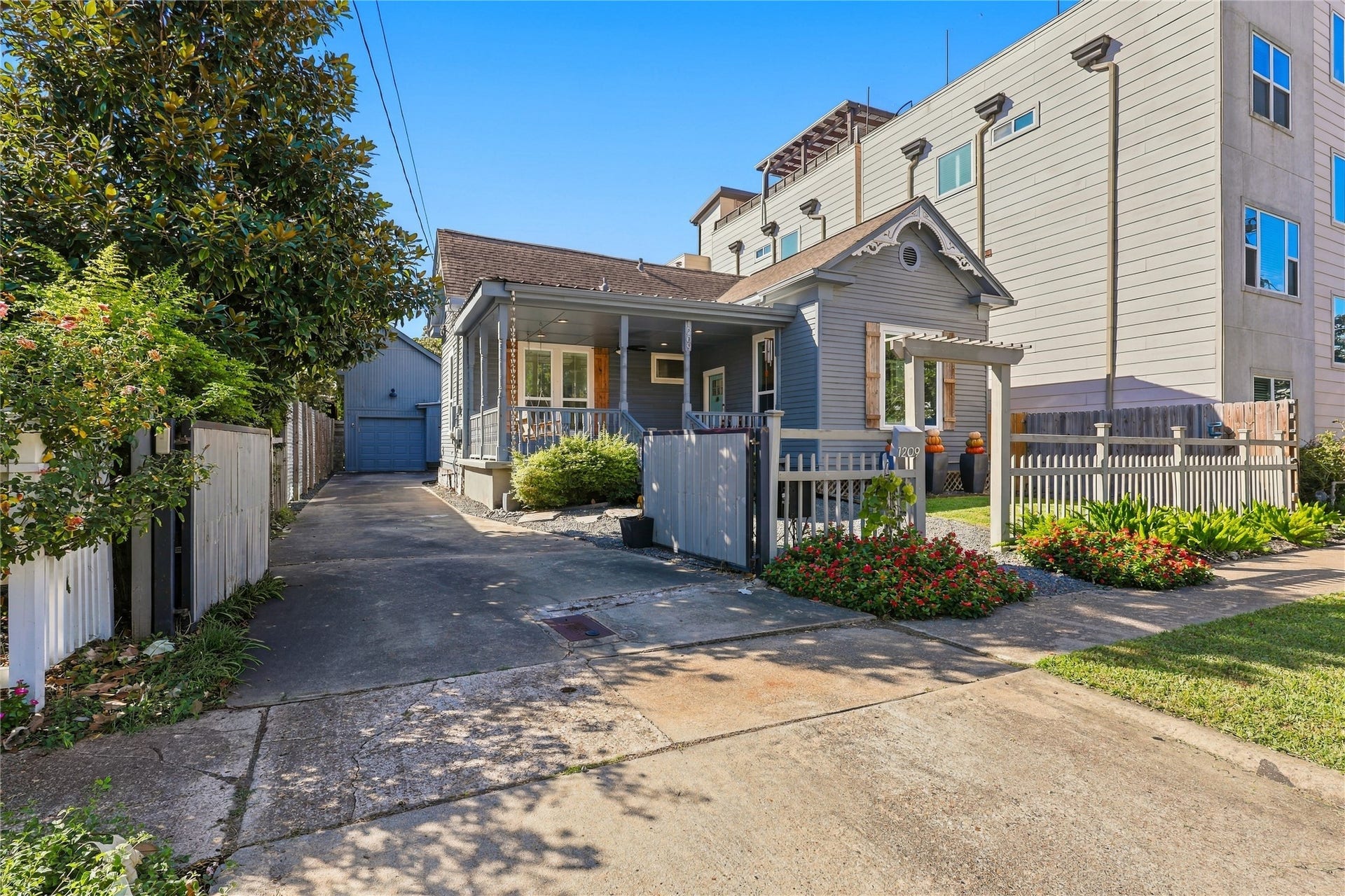 1209 Edwards Street, Houston, TX 77007 1209 Edwards Street, Houston, TX 77007
