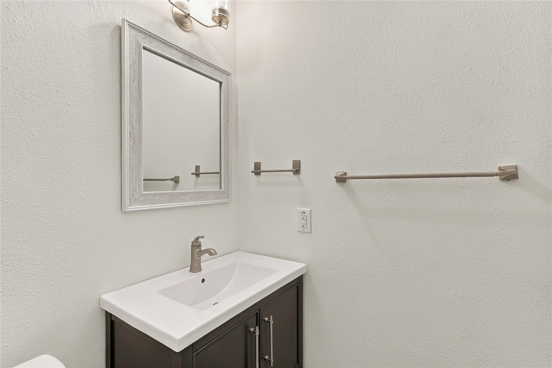 1209 Edwards Street, Houston, TX 77007 1209 Edwards Street, Houston, TX 77007