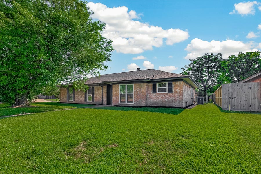 Property photo for 3301 Park Meadows Avenue, Deer Park, TX