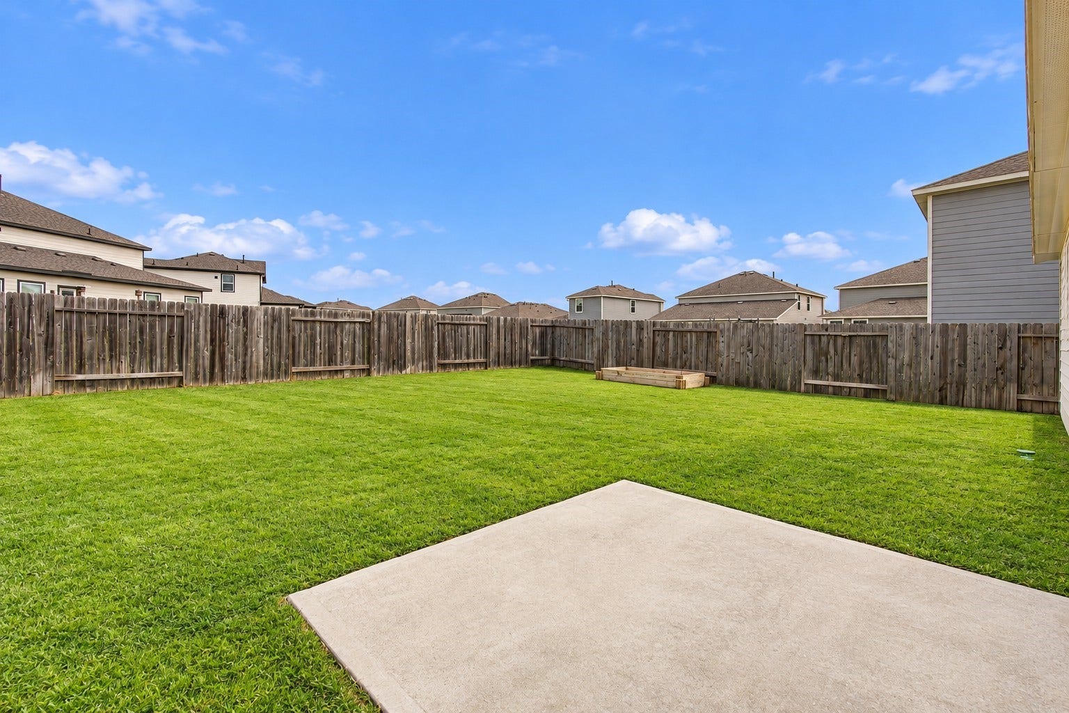 14424 Sunny Bend Way, Conroe, TX 77303 A generously sized concrete patio provides an ideal setting for outdoor seating, grilling, or dining. The expansive grassy area offers endless possibilities for outdoor activities, or creating a personalized backyard retreat.