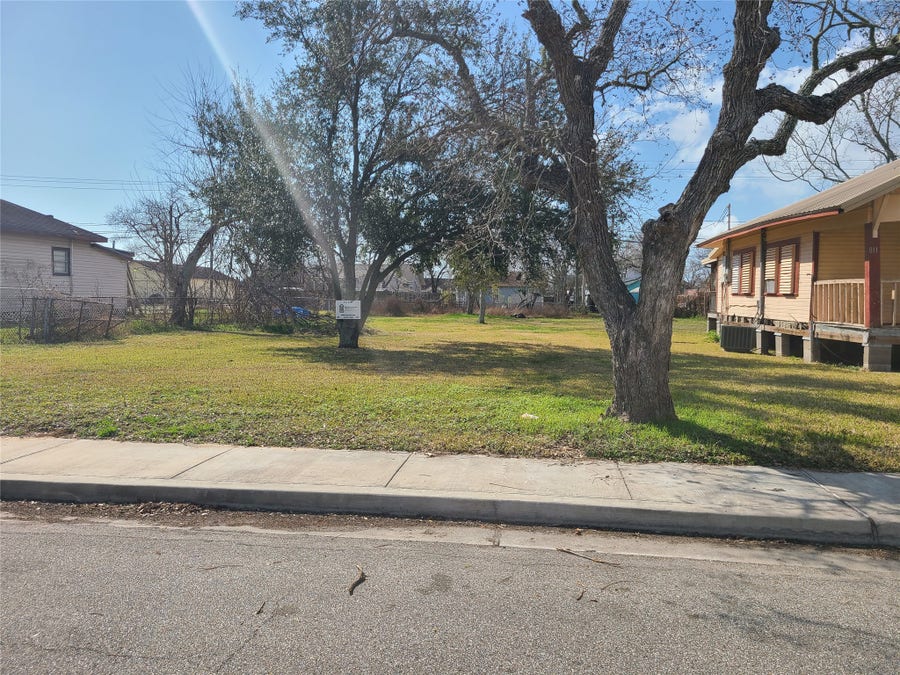 Property photo for 0 W Broad Street, Freeport, TX