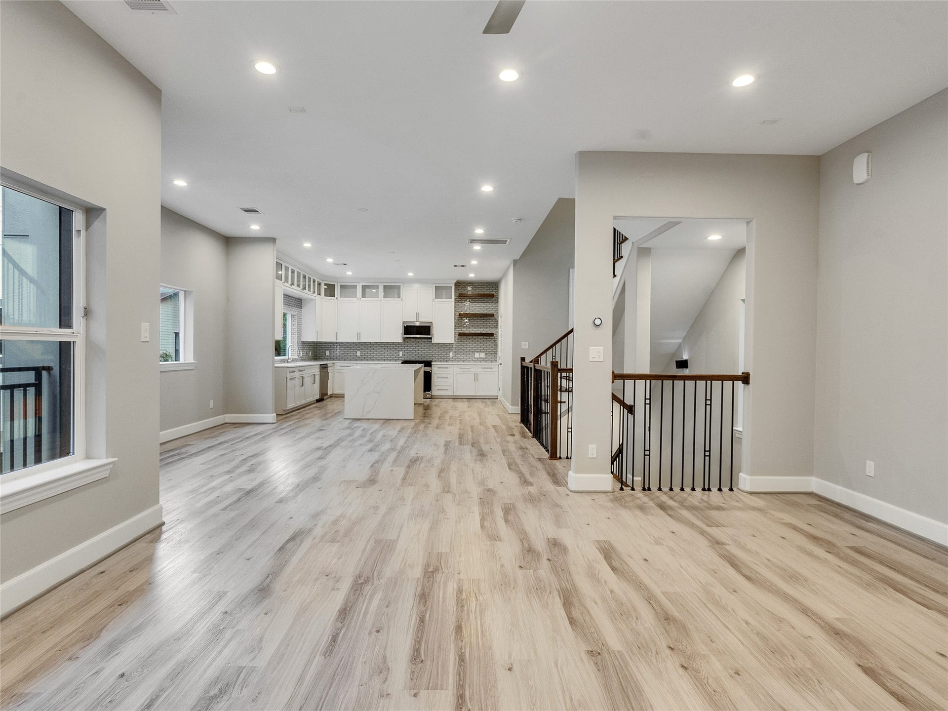 1122 W 16th Street, #C, Houston, TX 77008 View of Kitchen from living room - Second floor