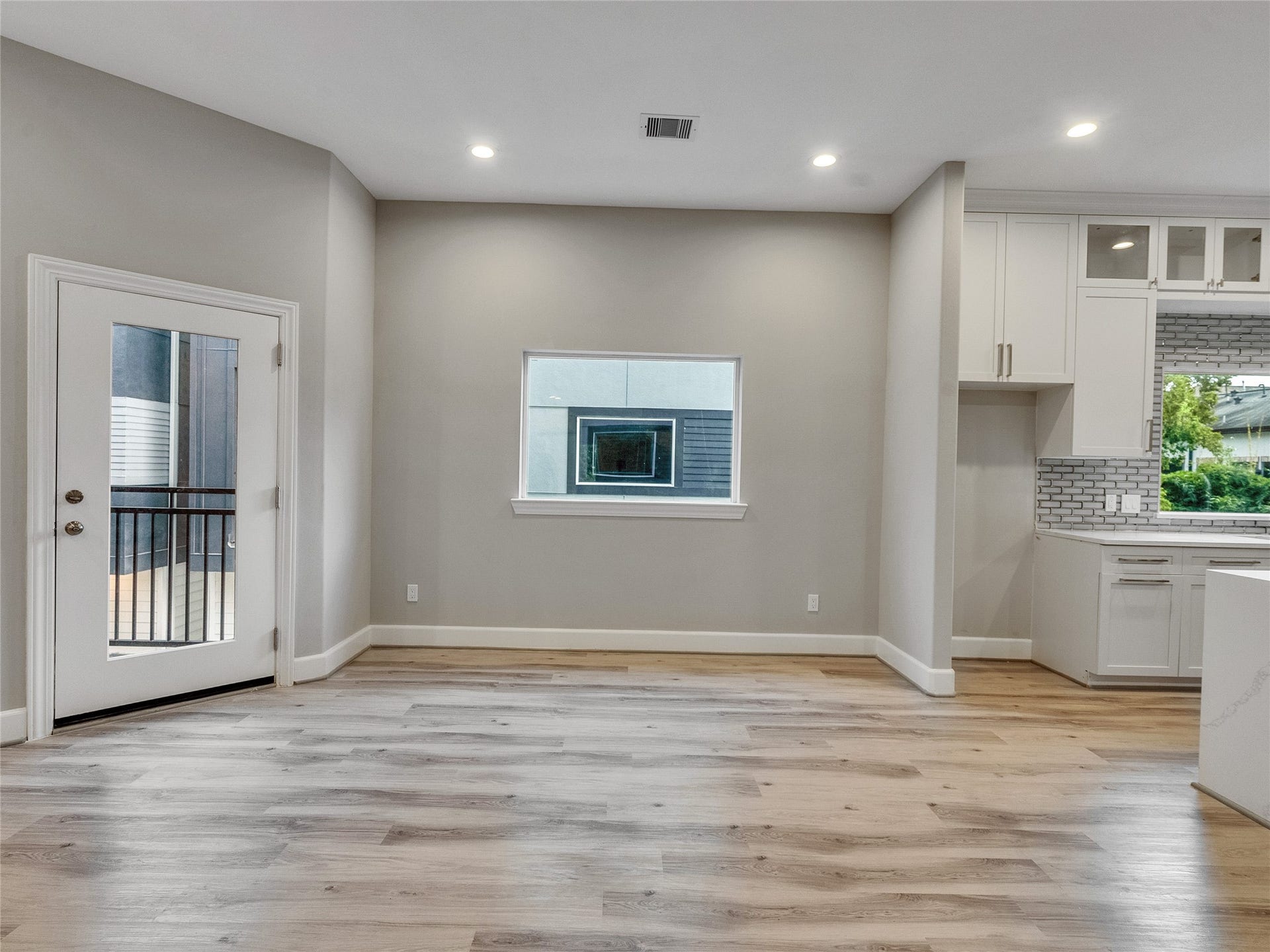 1122 W 16th Street, #C, Houston, TX 77008 Dining area with balcony entrance - Second floor