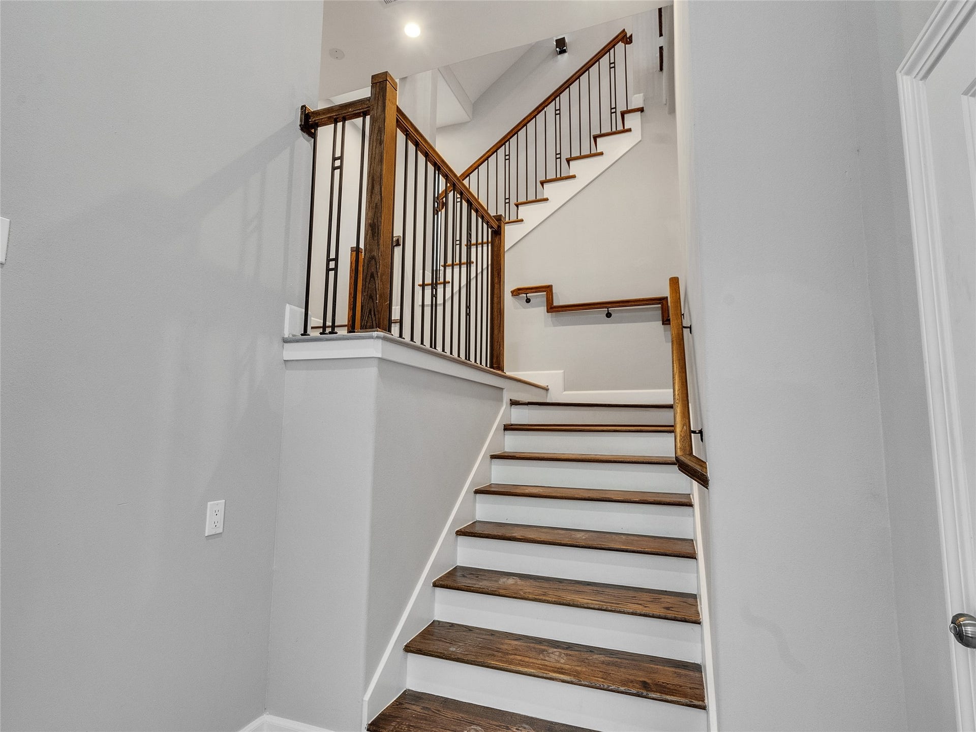 1122 W 16th Street, #C, Houston, TX 77008 Foyer/entry First Floor