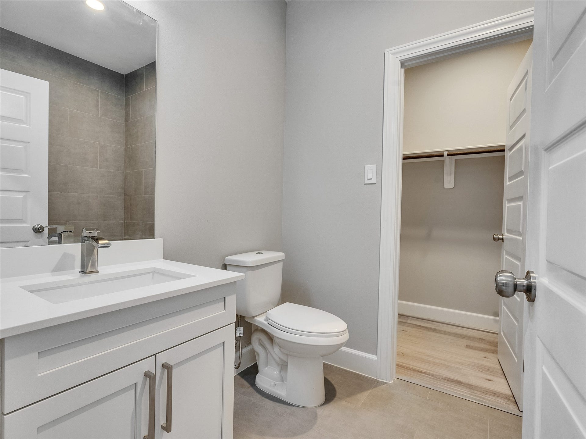 1122 W 16th Street, #C, Houston, TX 77008 Guest Bath - Third Floor