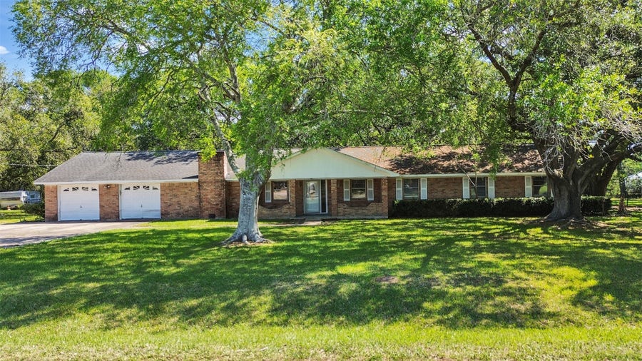 Property photo for 3413 County Road 326, Alvin, TX