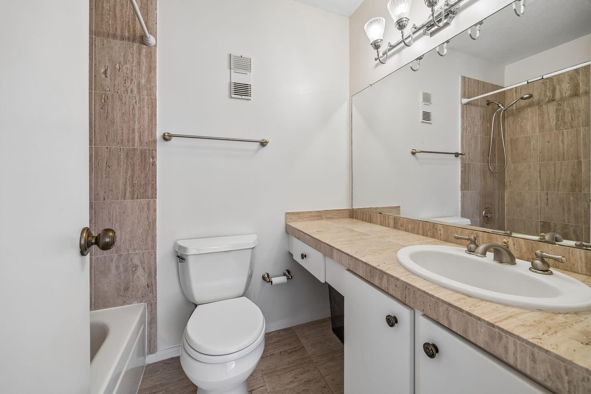2515 Bering Drive, #1, Houston, TX 77057 Secondary bathroom