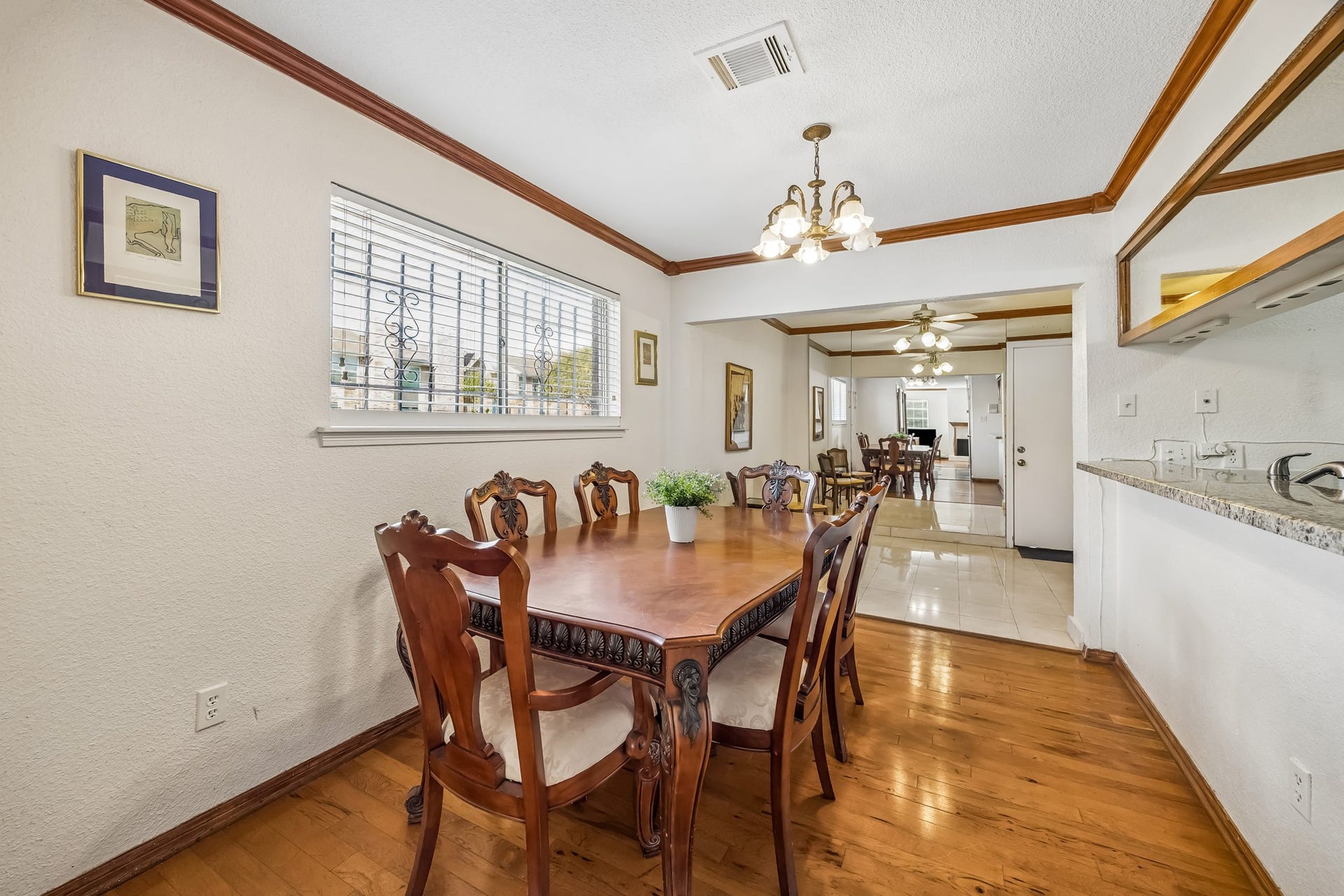 2515 Bering Drive, #1, Houston, TX 77057 Dining room off kitchen