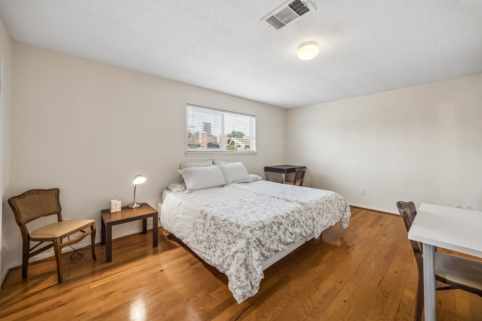 2515 Bering Drive, #1, Houston, TX 77057 Primary bedroom is spacious with two walk in closets and hardwood floors