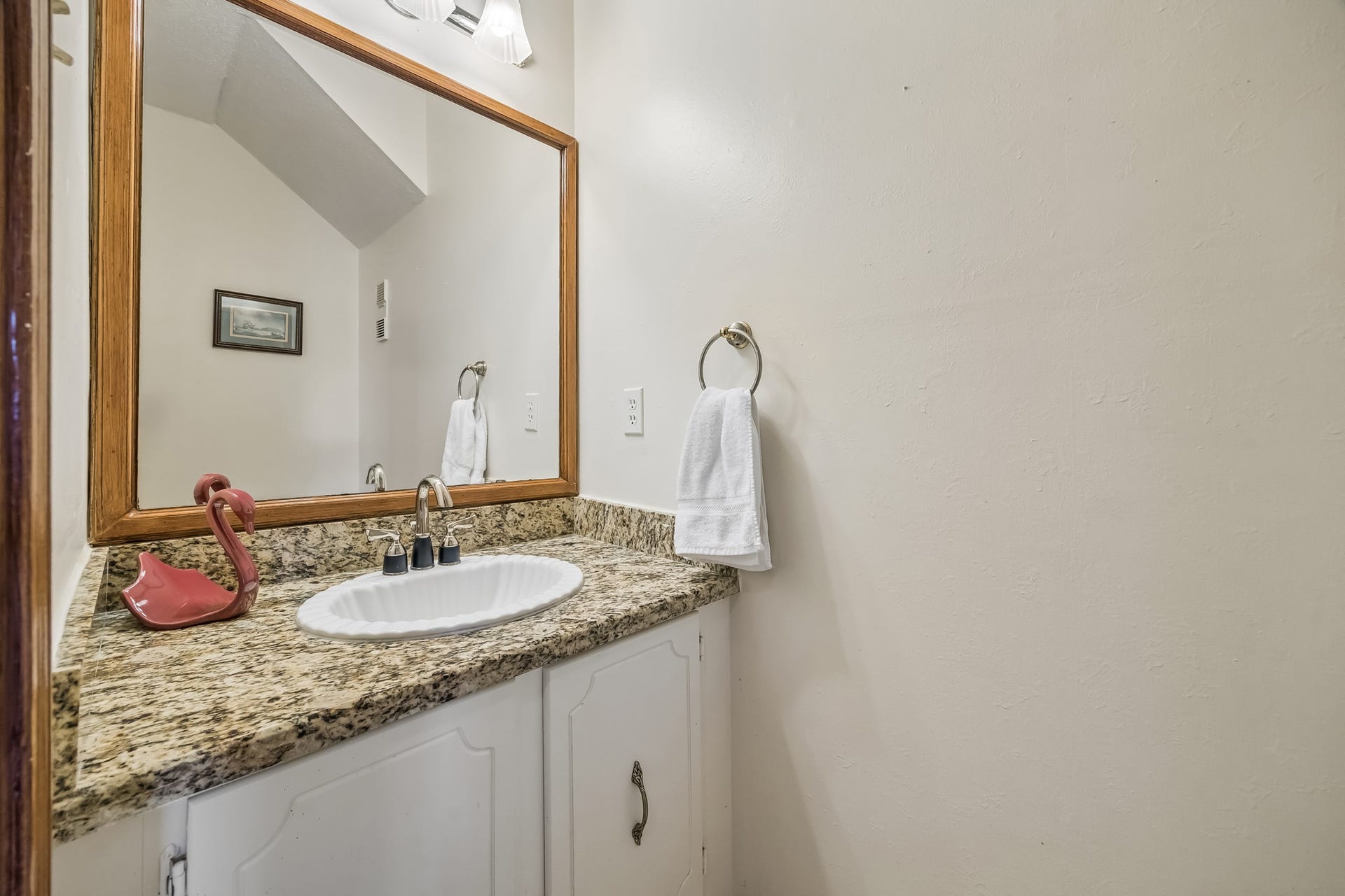 2515 Bering Drive, #1, Houston, TX 77057 Half bath powder room downstairs