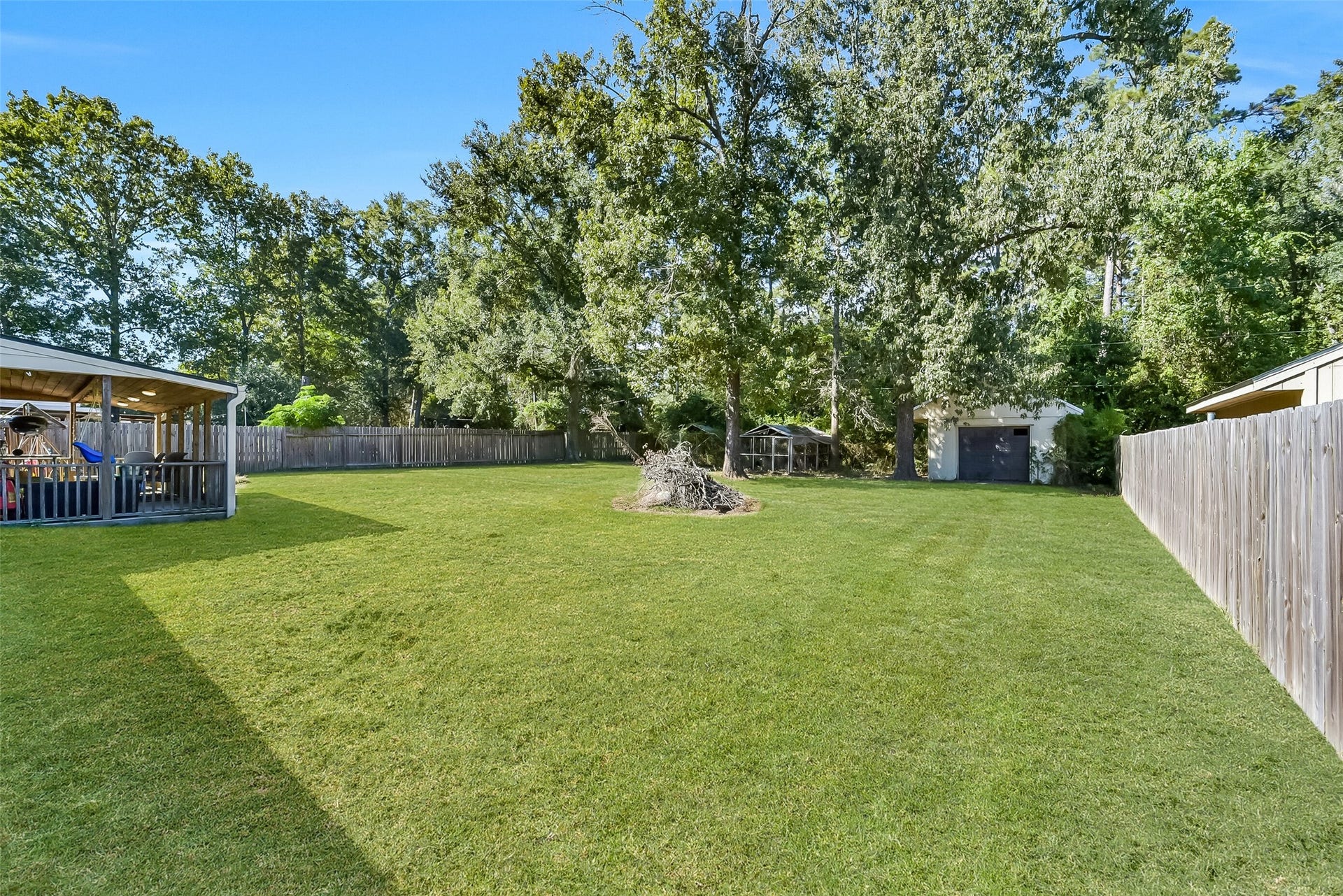 22911 Keith Drive, New Caney, TX 77357 With over 1/3 of an acre lot, this home is a rare find, schedule your appointment today!!