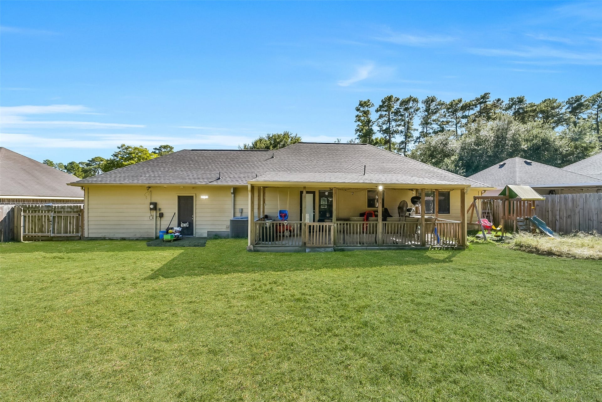 22911 Keith Drive, New Caney, TX 77357 You will love this expansive backyard!