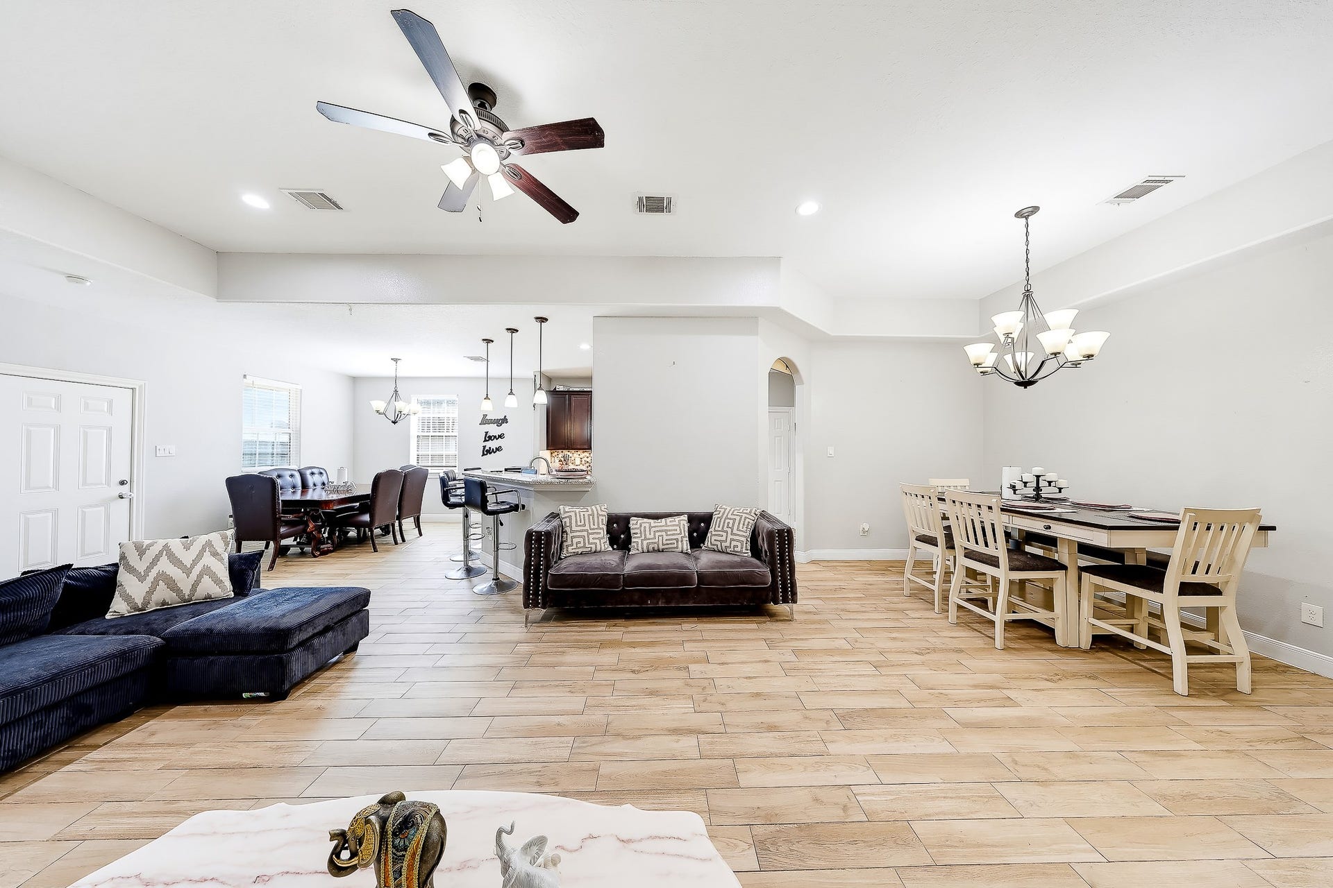 267 Freeman Boulevard, West Columbia, TX 77486 Gather for movie nights, lively conversation, or celebrations in your spacious living area.