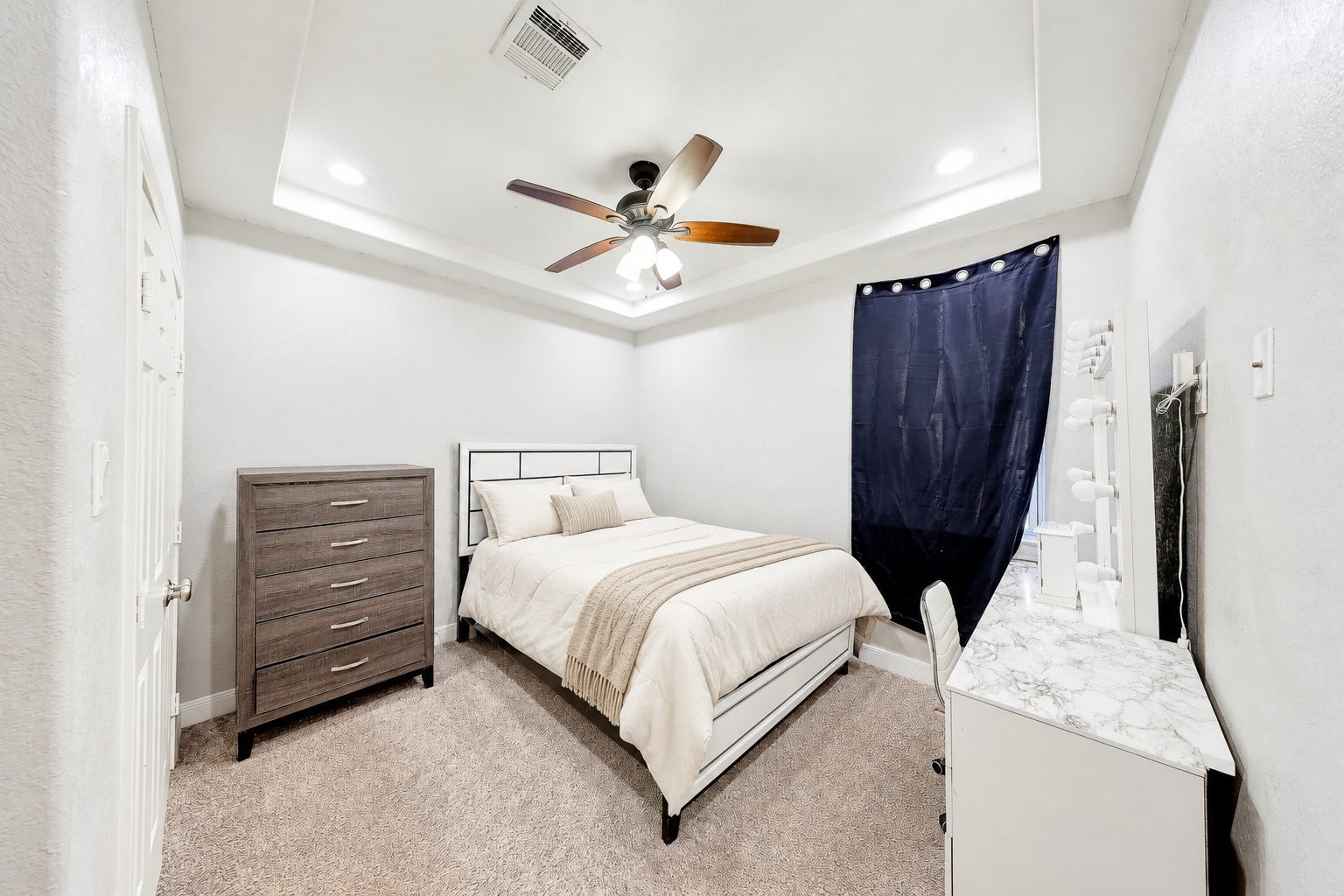 267 Freeman Boulevard, West Columbia, TX 77486 Give guests or household members a comfortable room to make their own.