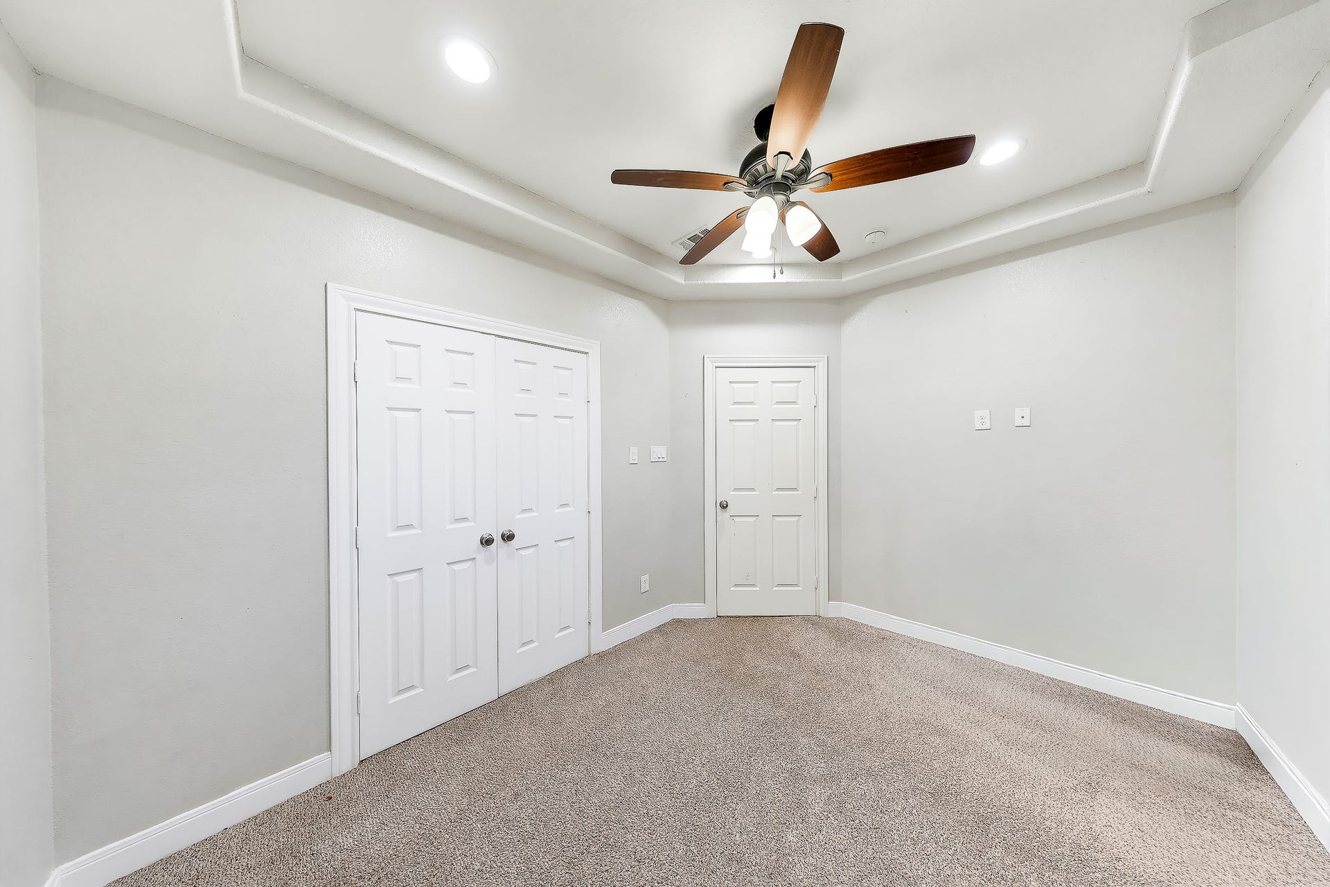 267 Freeman Boulevard, West Columbia, TX 77486 Imagine a home office, guest retreat, or bedroom tailored to your needs.