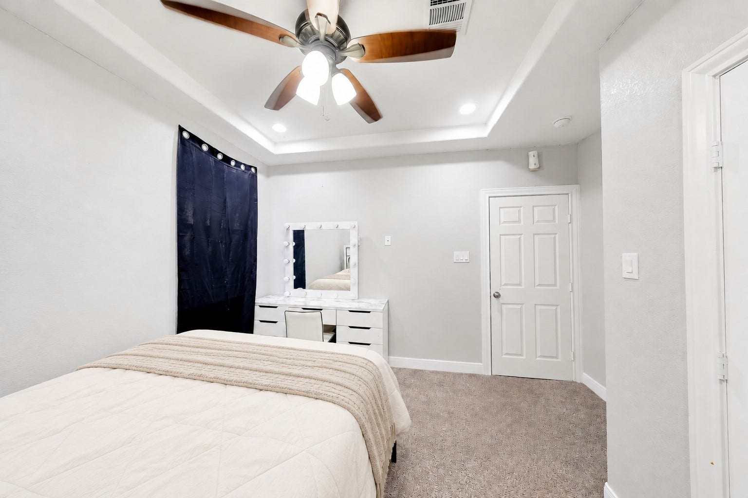 267 Freeman Boulevard, West Columbia, TX 77486 Add a desk or reading nook to make the most of this generously sized bedroom.