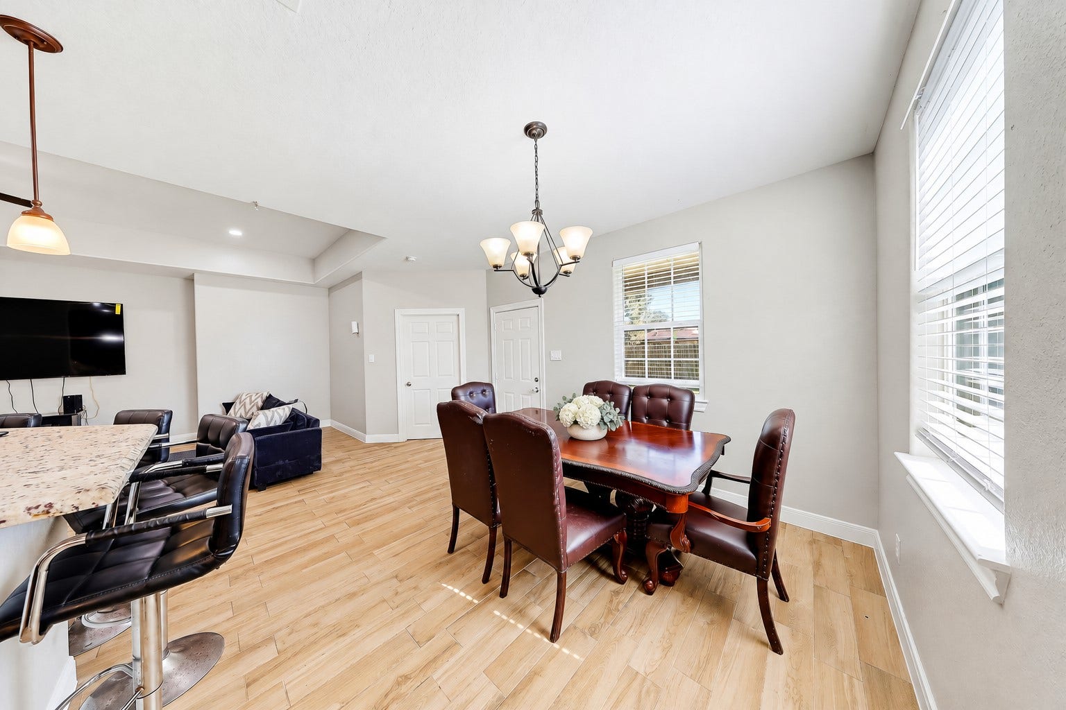 267 Freeman Boulevard, West Columbia, TX 77486 Turn everyday dinners into time together in this bright dining space beside the kitchen.