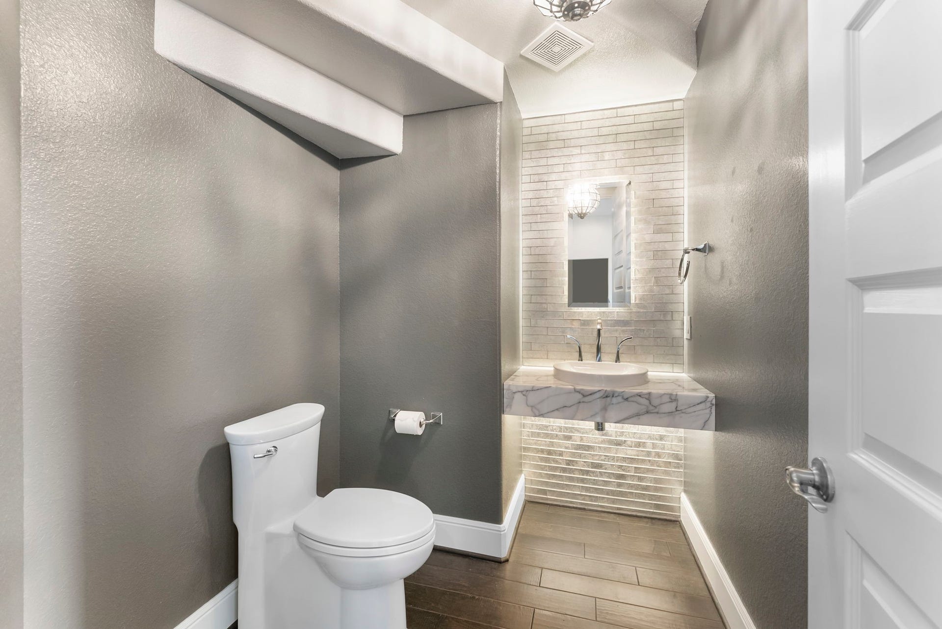 Powder room.