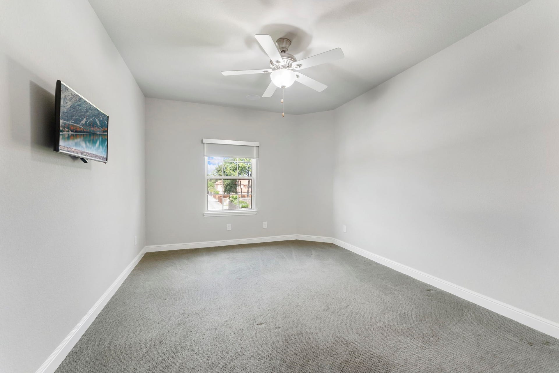 Secondary bedroom