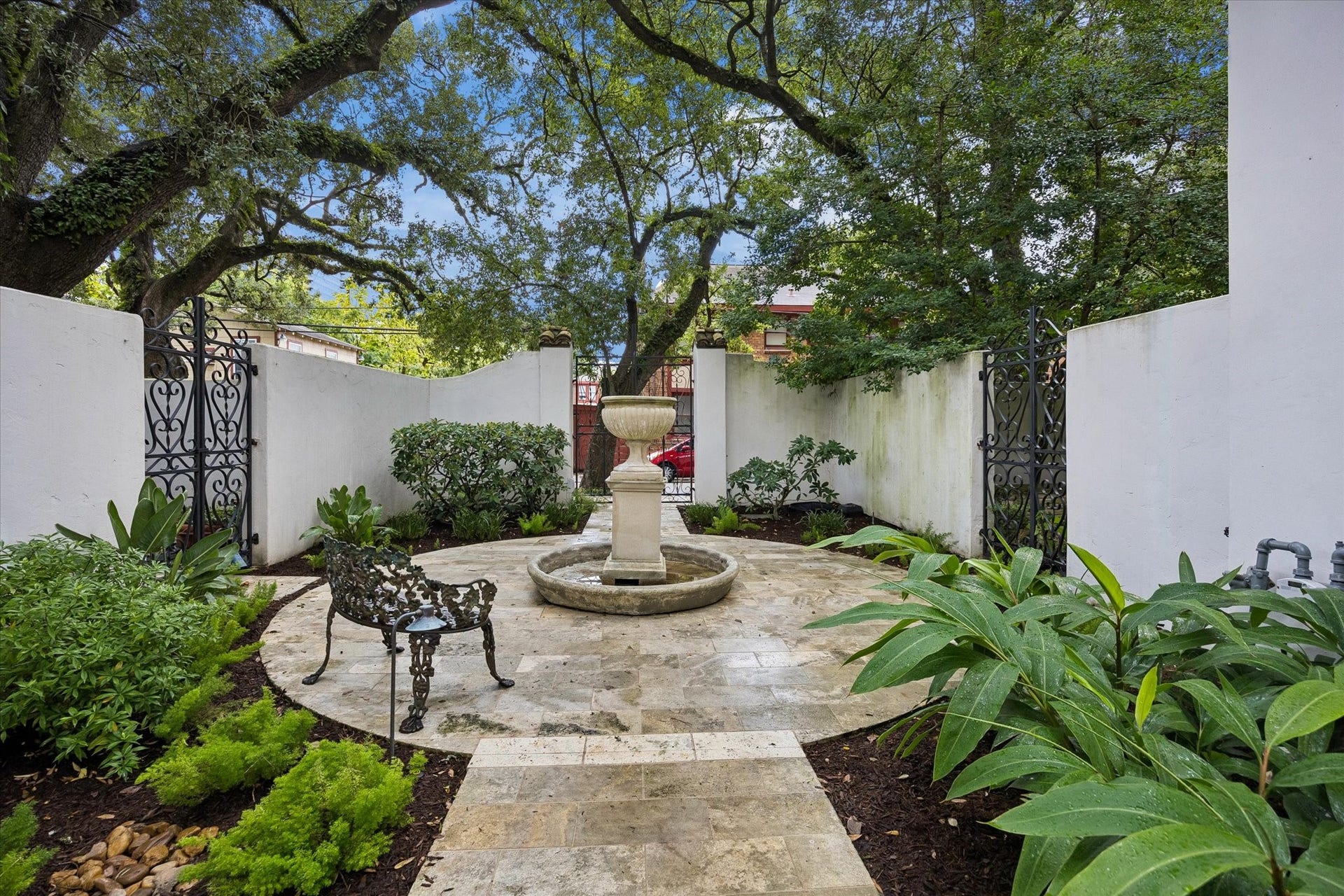 5120 Mt Vernon, Houston, TX 77006 Another view of the courtyard. The gate on the left leads to the patio. The gate on the right is the neighbor's and the gate in the center leads to the street.